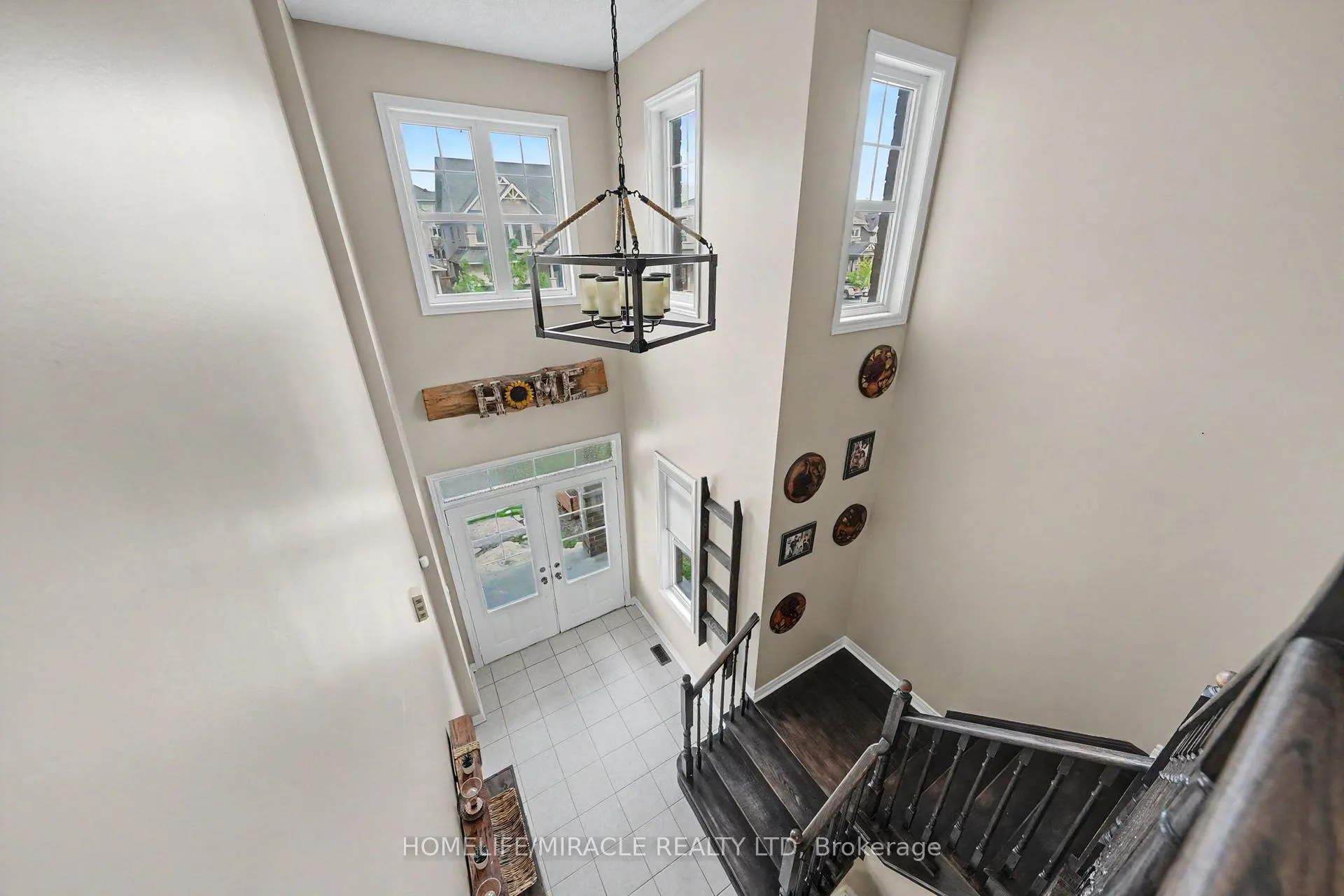 Photo 2 of 14 Willoughby Way, New Tecumseth, Alliston — HOMEH