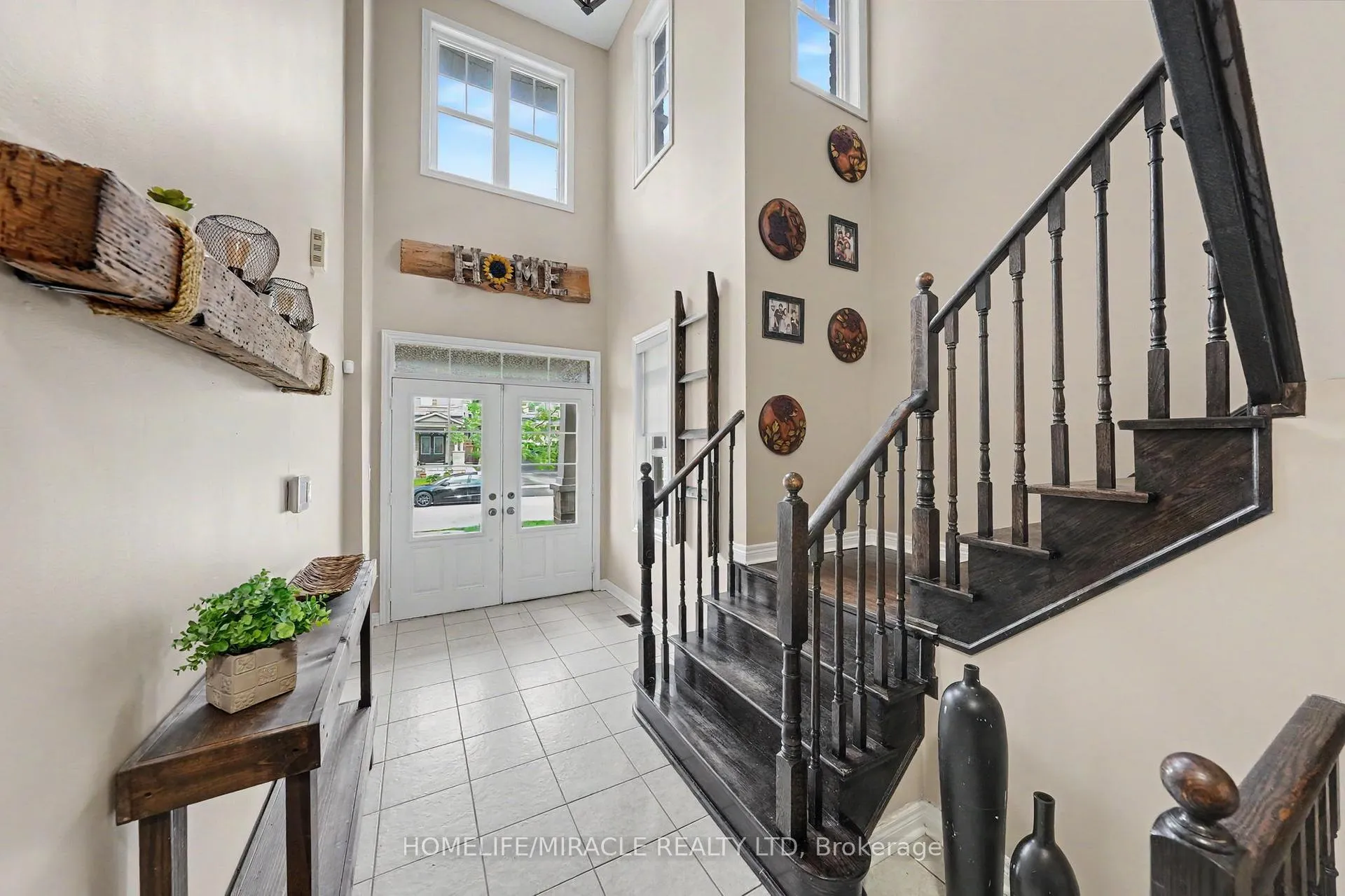 Photo 3 of 14 Willoughby Way, New Tecumseth, Alliston — HOMEH