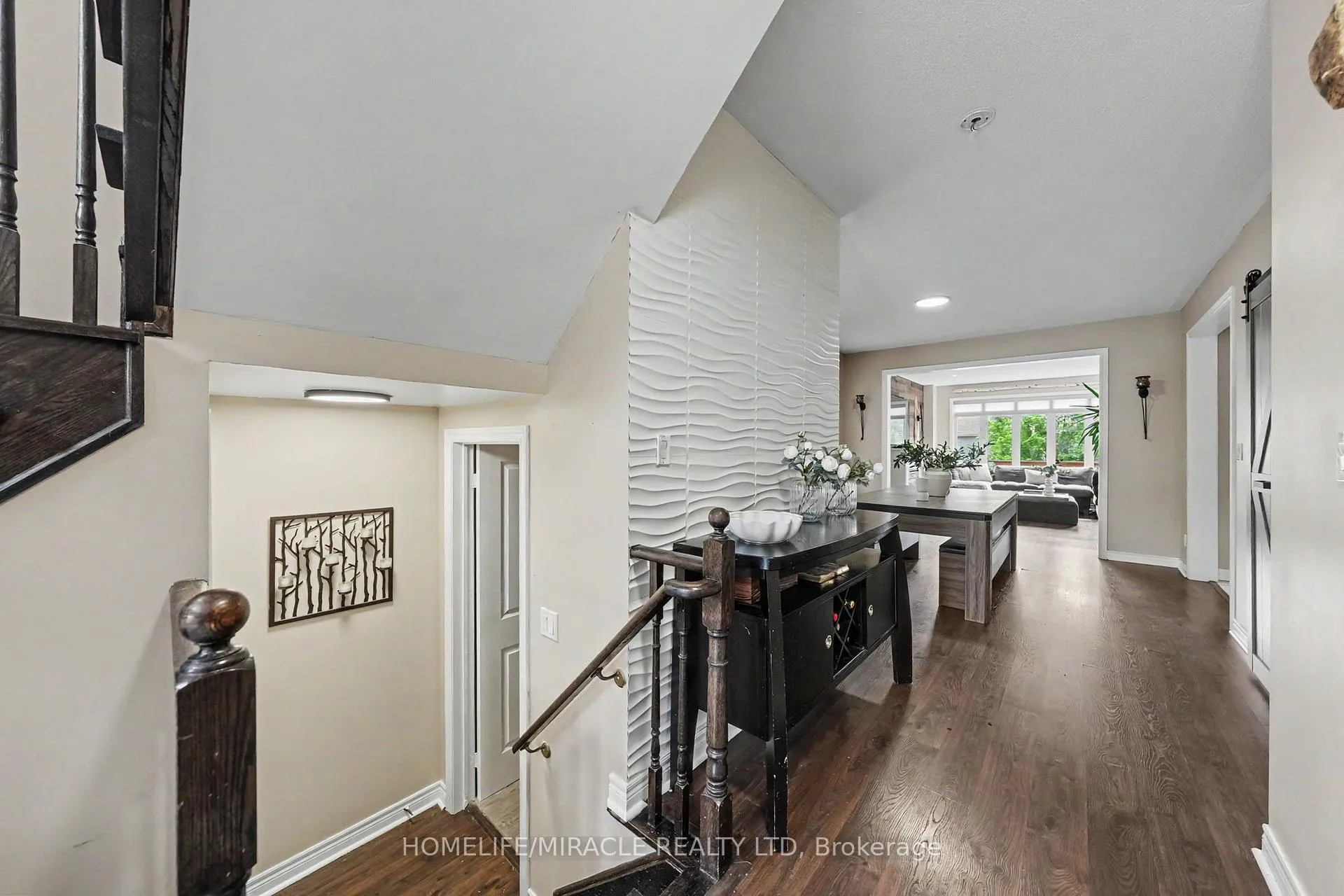 Photo 4 of 14 Willoughby Way, New Tecumseth, Alliston — HOMEH