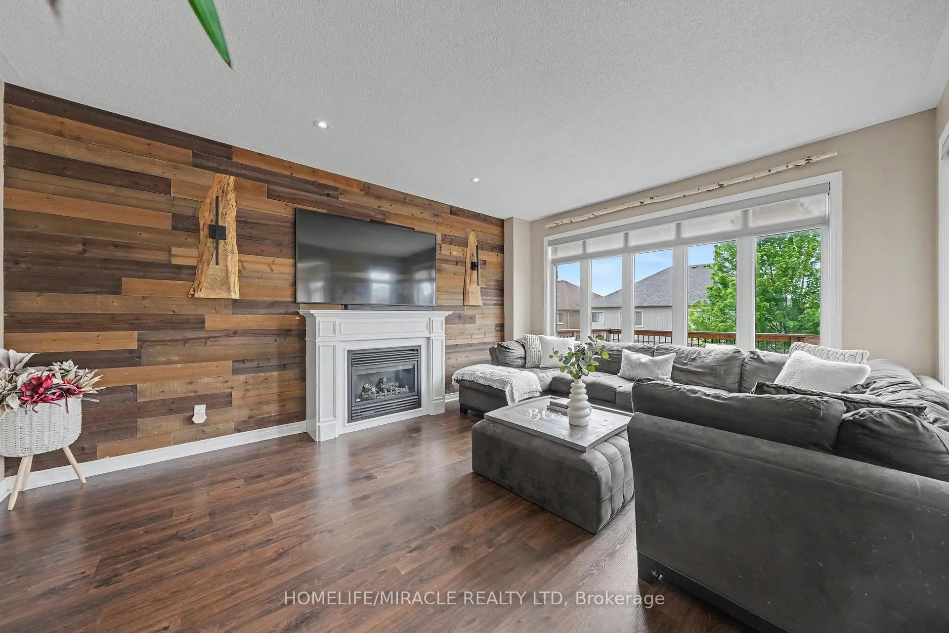 Photo 8 of 14 Willoughby Way, New Tecumseth, Alliston — HOMEH