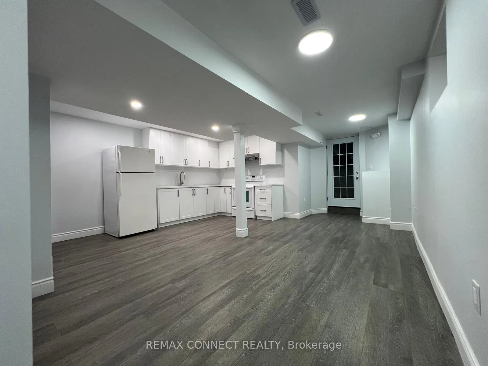 Photo 10 of Unit Bsmt, 8 Evanwood Crescent, Brampton, Credit Valley — HOMEH