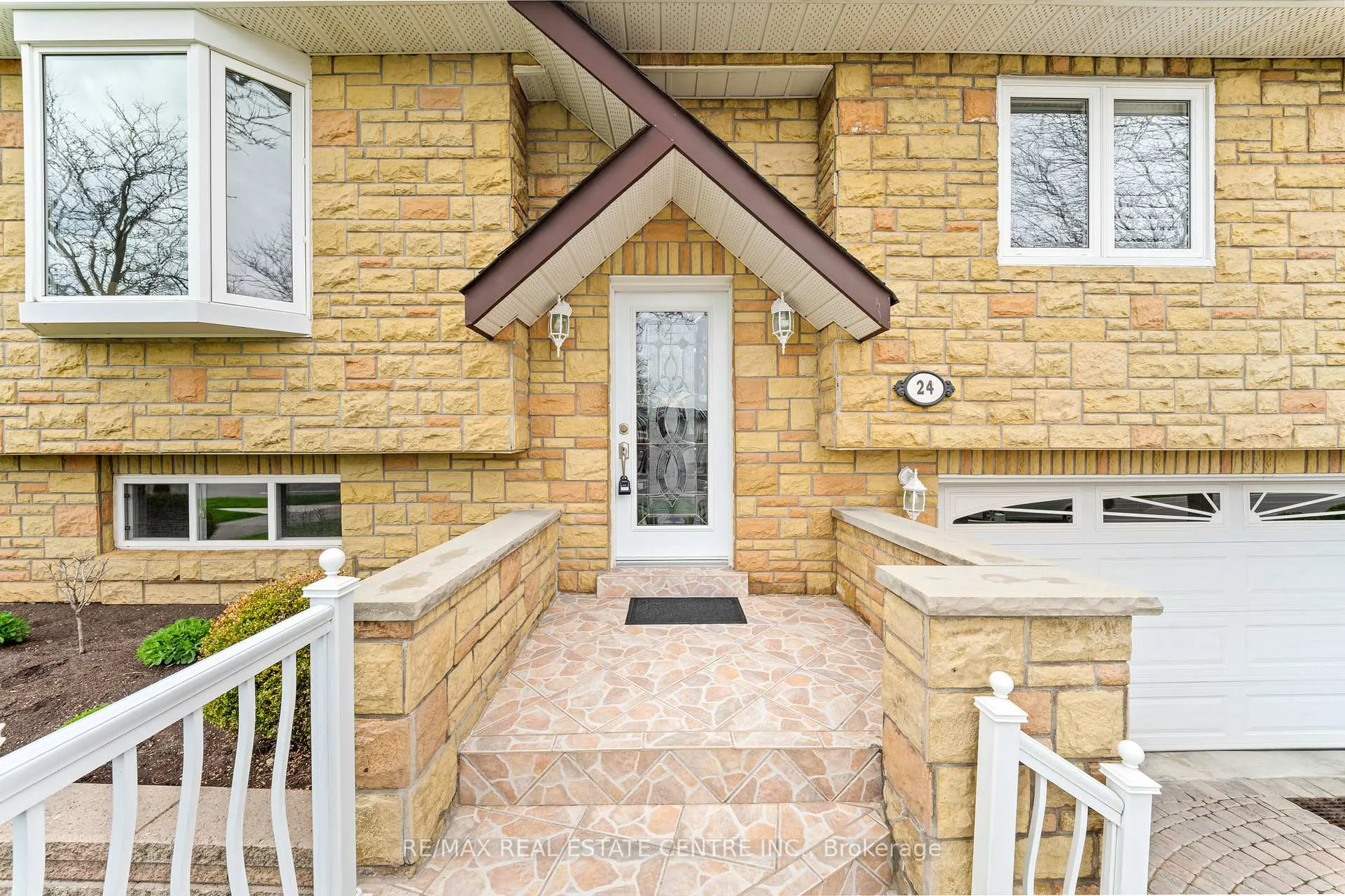 Photo 5 of 24 Linkdale Road, Brampton, Brampton North — HOMEH