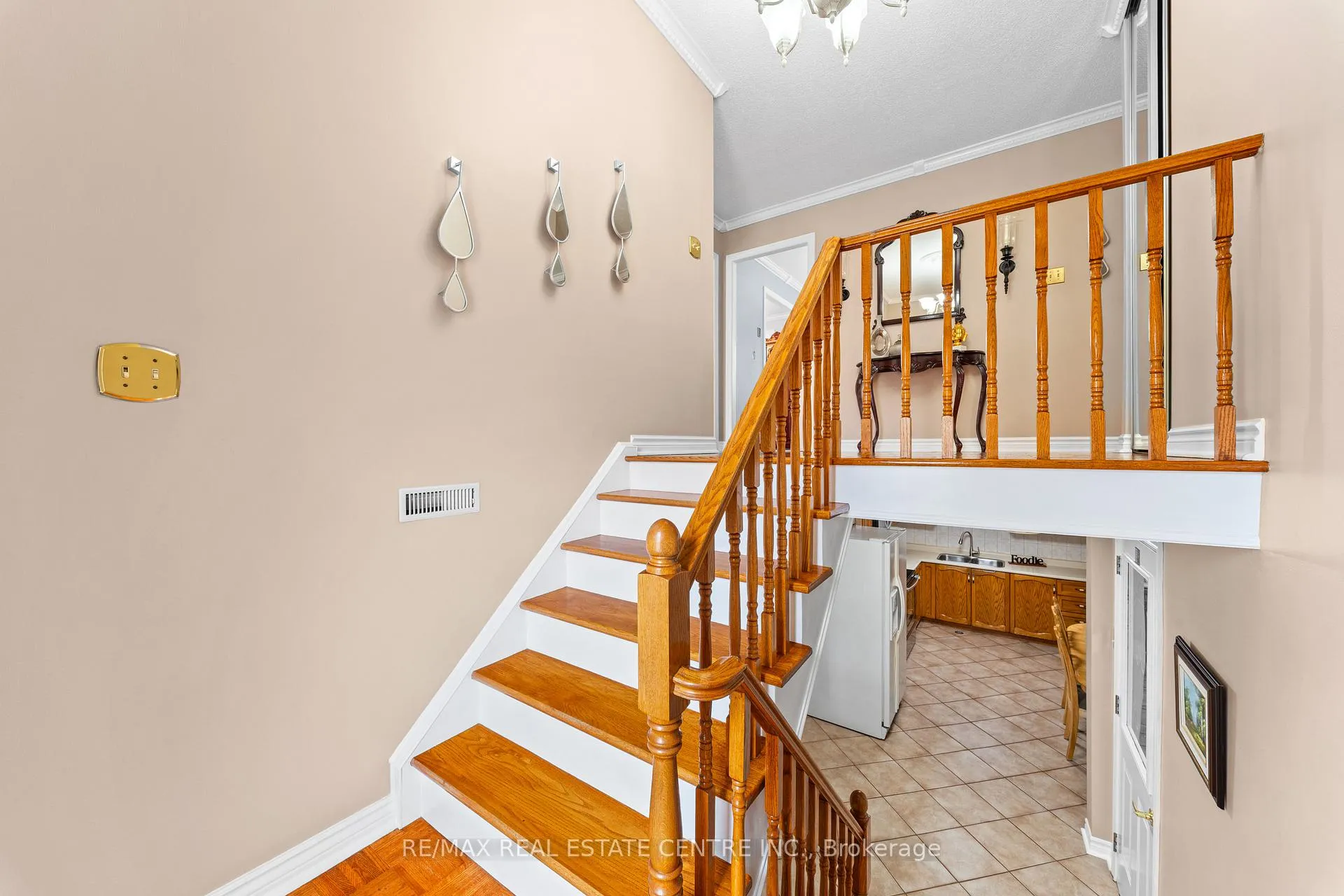 Photo 7 of 24 Linkdale Road, Brampton, Brampton North — HOMEH