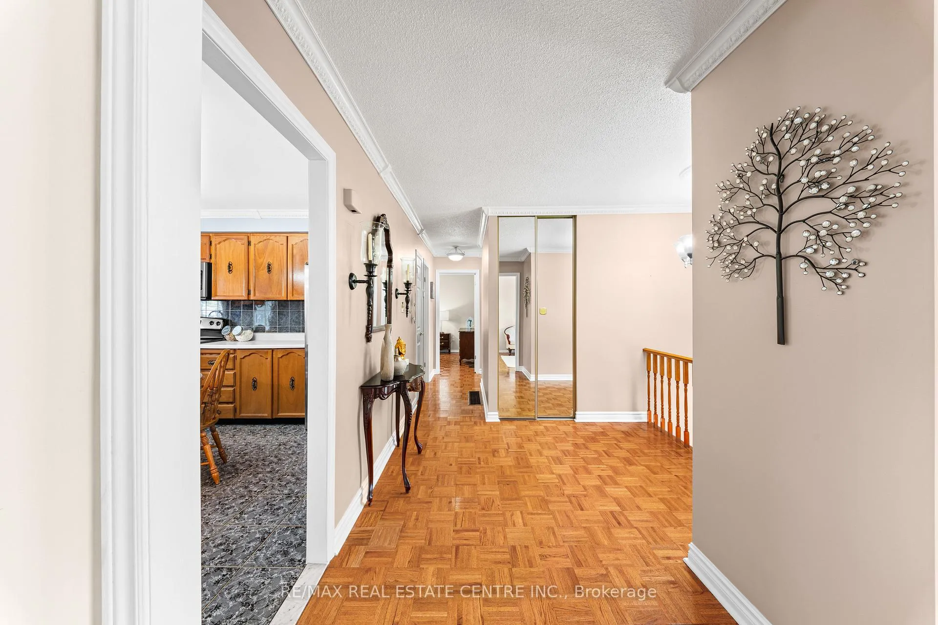 Photo 11 of 24 Linkdale Road, Brampton, Brampton North — HOMEH