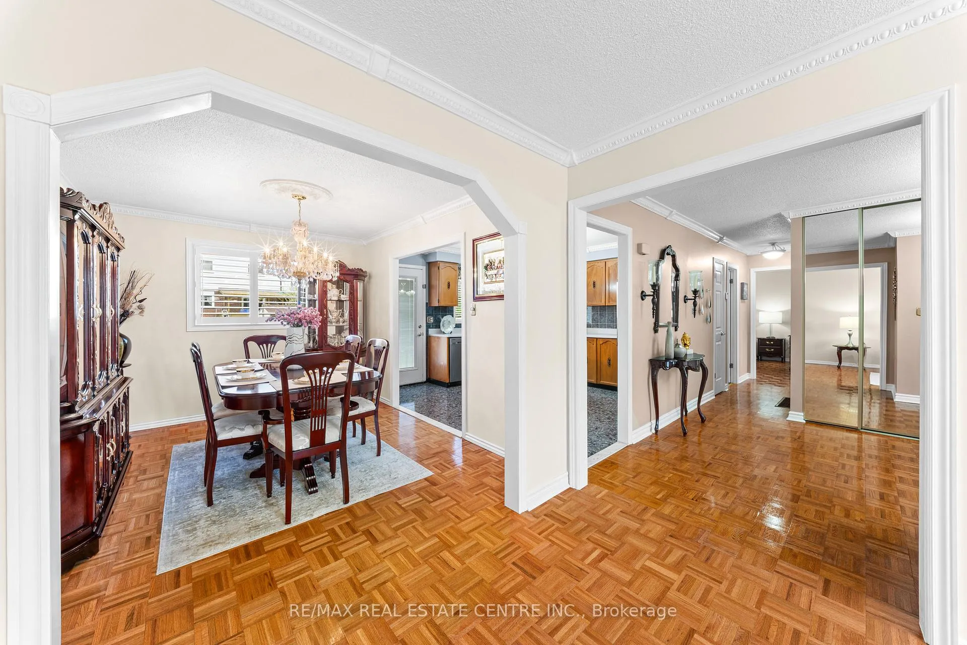 Photo 12 of 24 Linkdale Road, Brampton, Brampton North — HOMEH