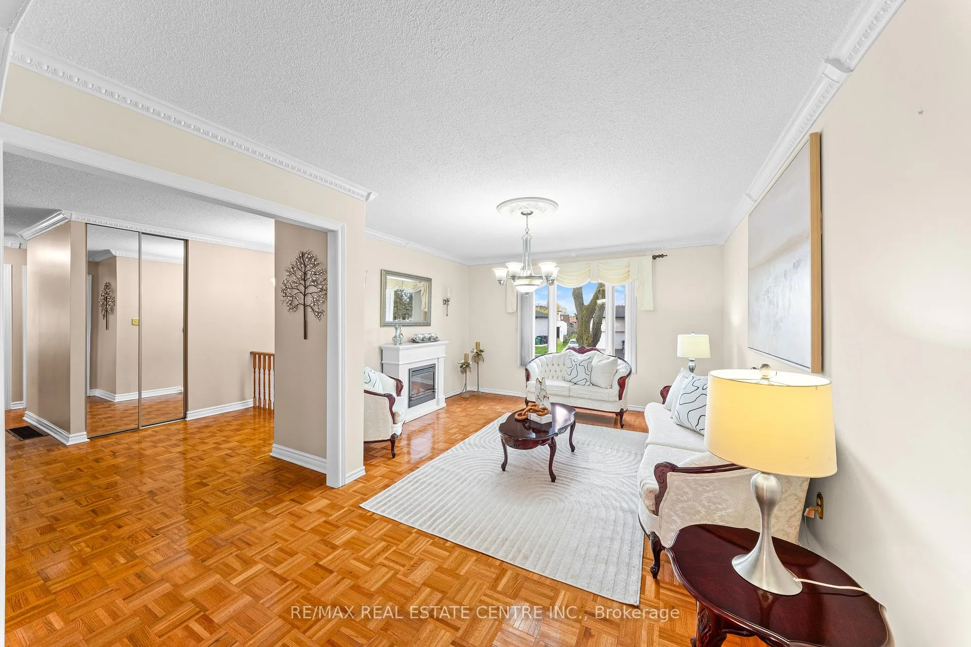 Photo 13 of 24 Linkdale Road, Brampton, Brampton North — HOMEH