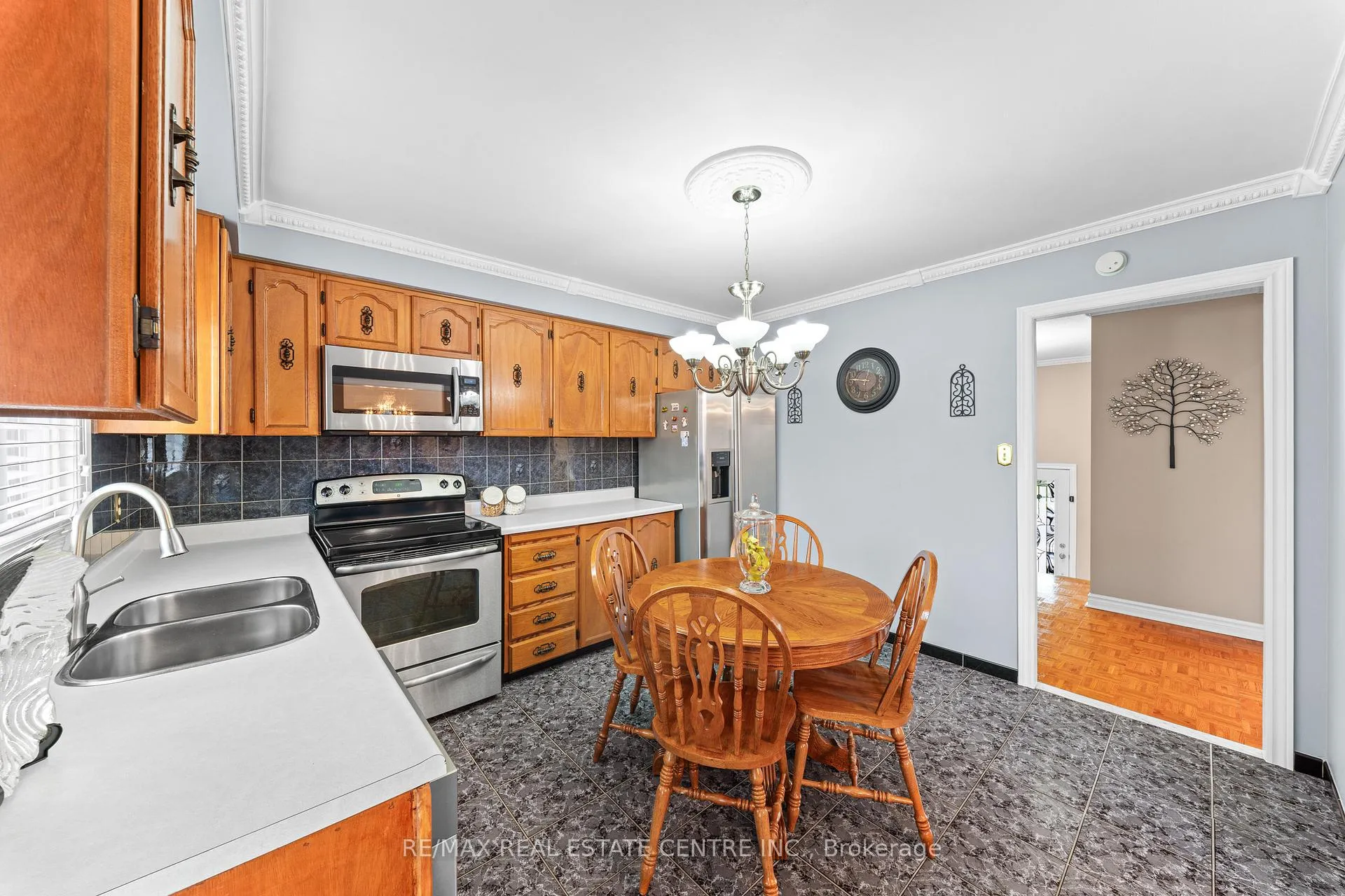 Photo 22 of 24 Linkdale Road, Brampton, Brampton North — HOMEH