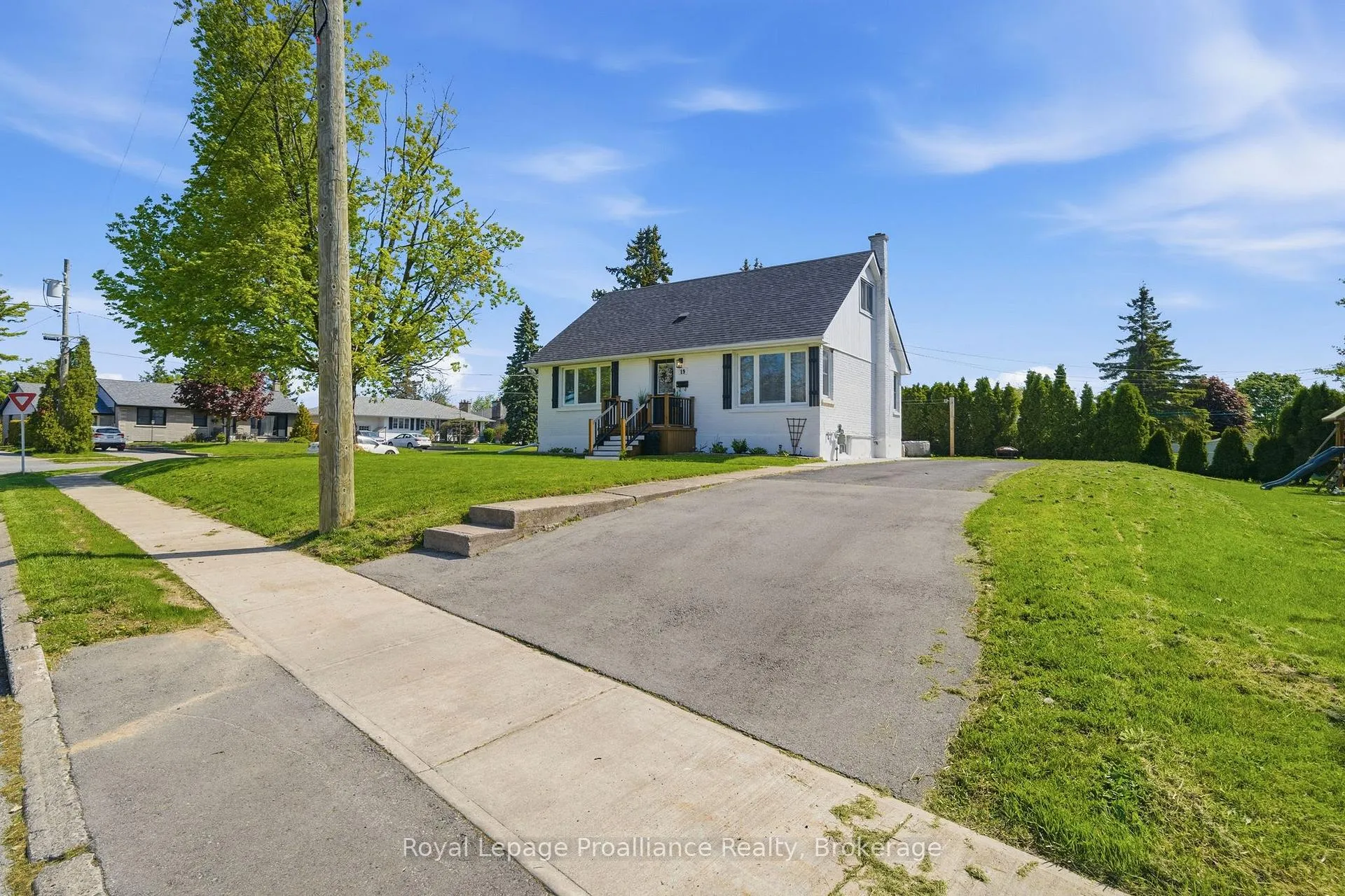 Photo 2 of 19 Coleman Drive, Quinte West, Trenton Ward — HOMEH