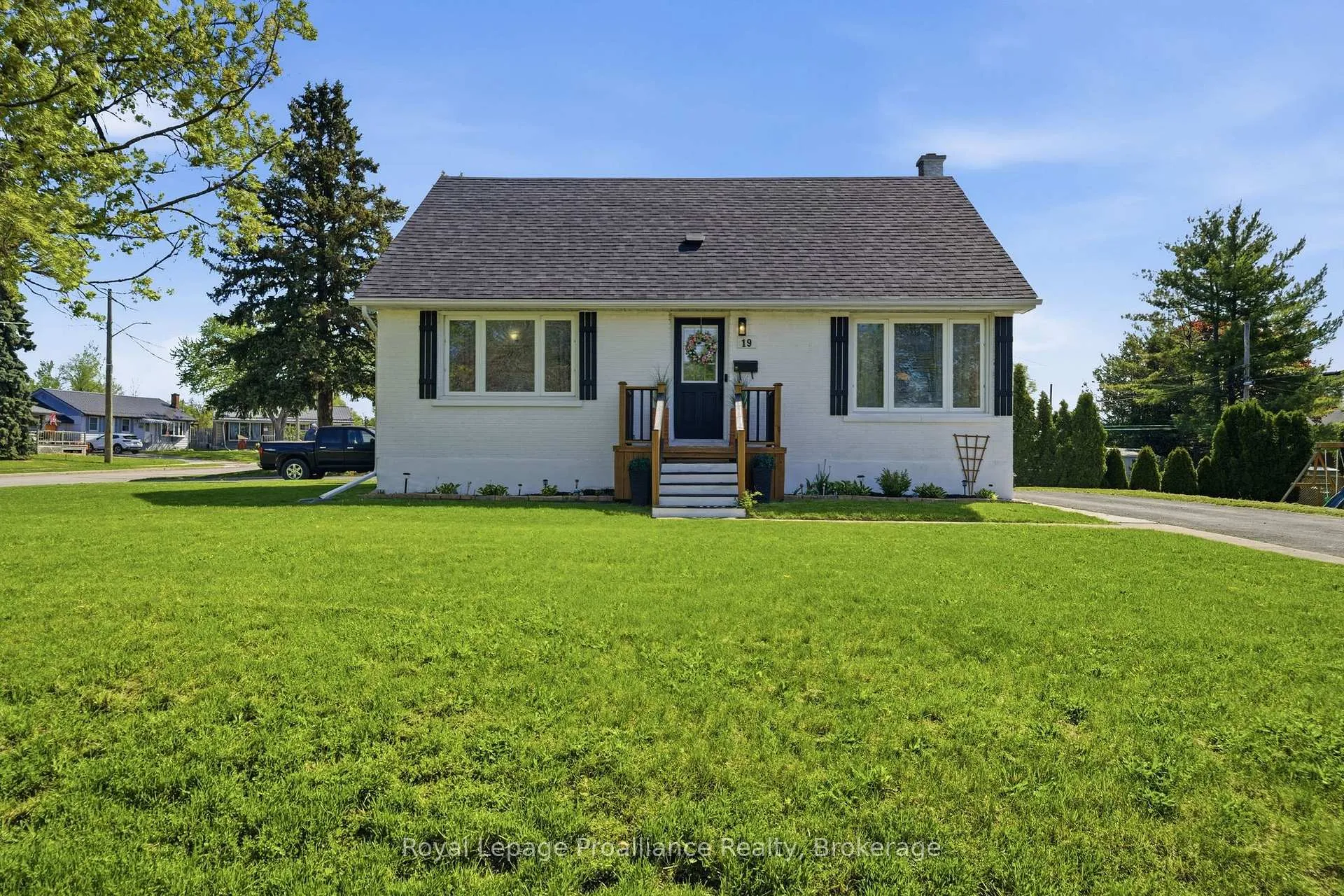 Photo 4 of 19 Coleman Drive, Quinte West, Trenton Ward — HOMEH