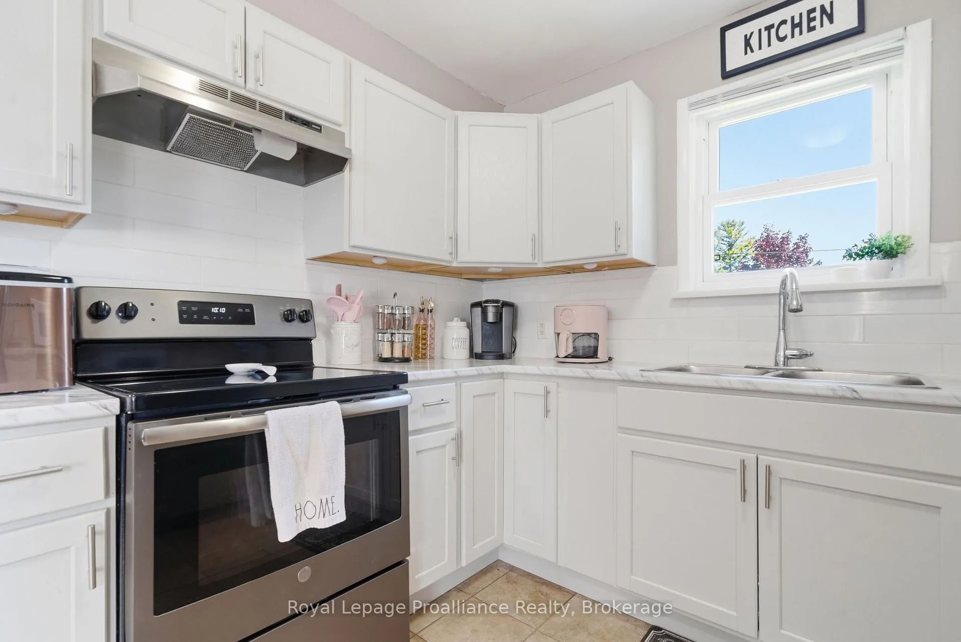 Photo 12 of 19 Coleman Drive, Quinte West, Trenton Ward — HOMEH