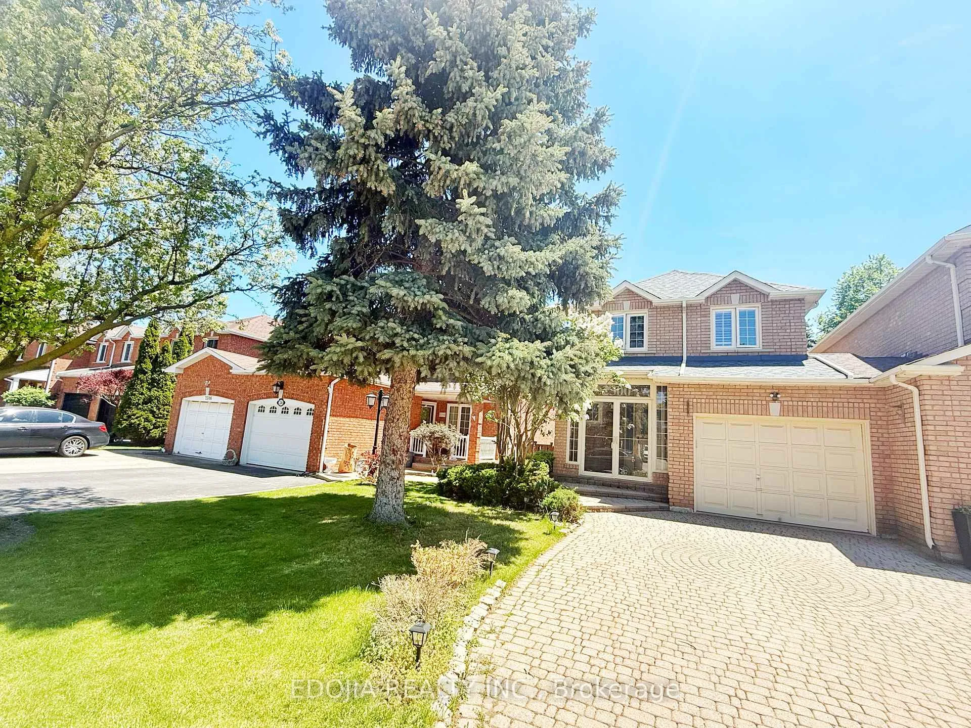 Photo 1 of 2300 Springfield Crescent, Oakville, Clearview — HOMEH