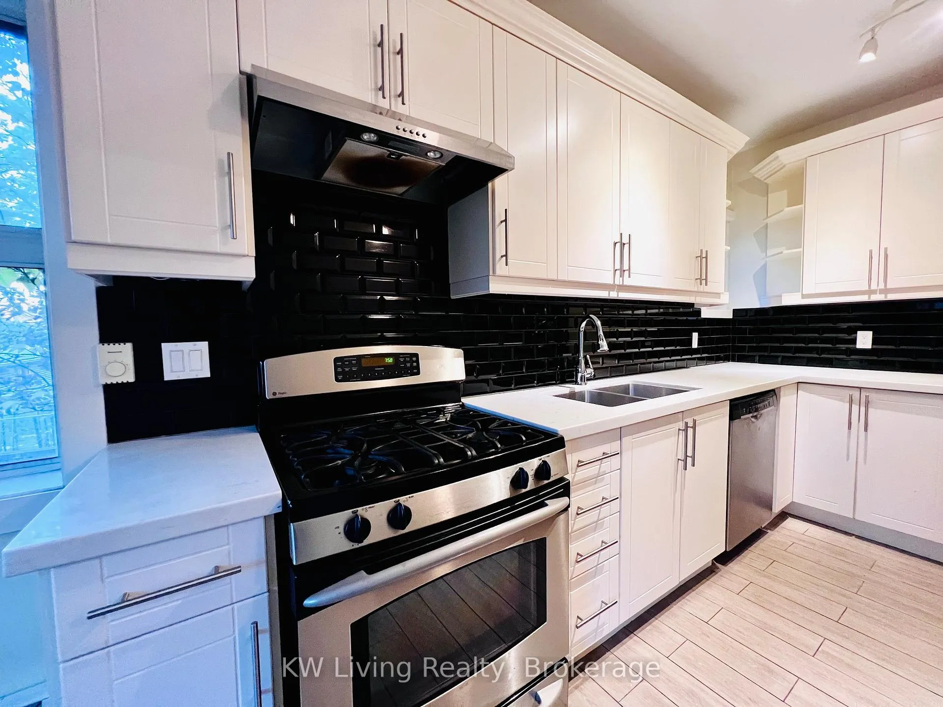 Photo 13 of Unit Main, 415 Manning Avenue, Toronto, Palmerston-Little Italy — HOMEH
