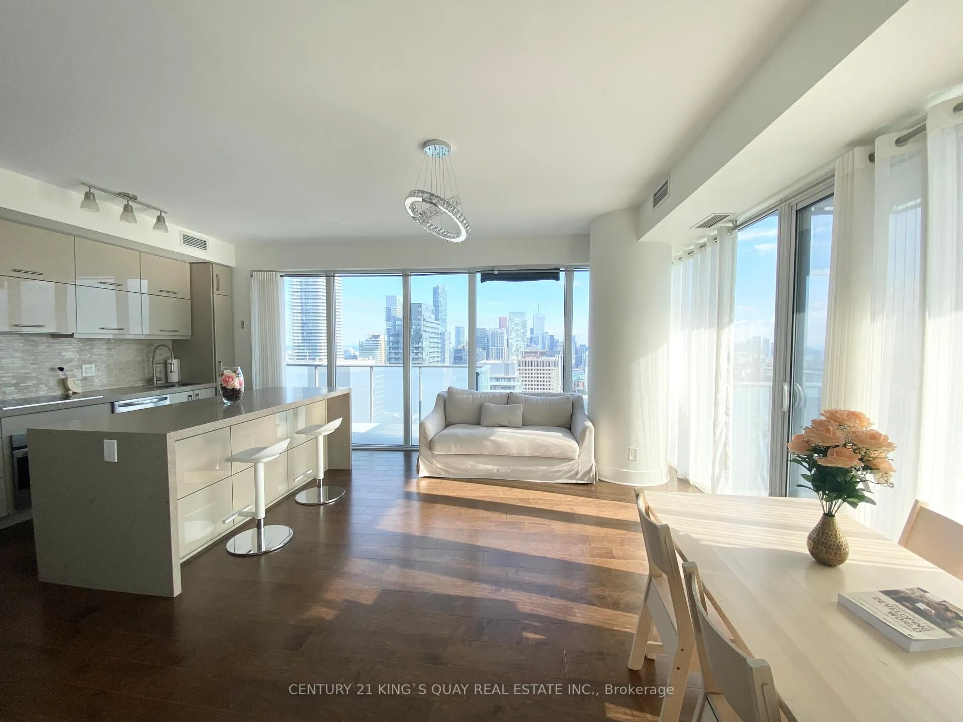 Photo 3 of Unit 3704, 1080 Bay Street, Toronto, Bay Street Corridor — HOMEH
