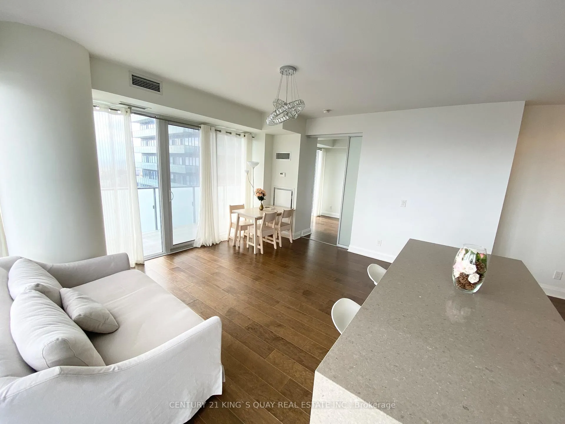 Photo 4 of Unit 3704, 1080 Bay Street, Toronto, Bay Street Corridor — HOMEH