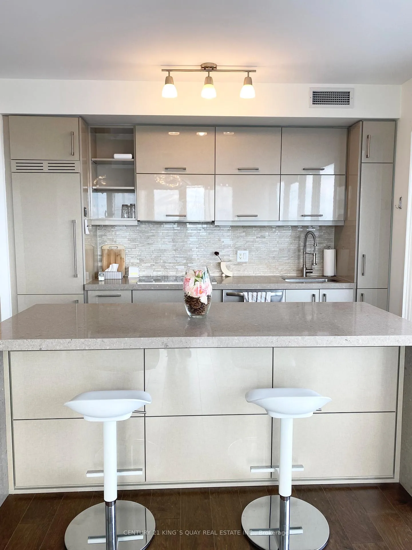 Photo 6 of Unit 3704, 1080 Bay Street, Toronto, Bay Street Corridor — HOMEH