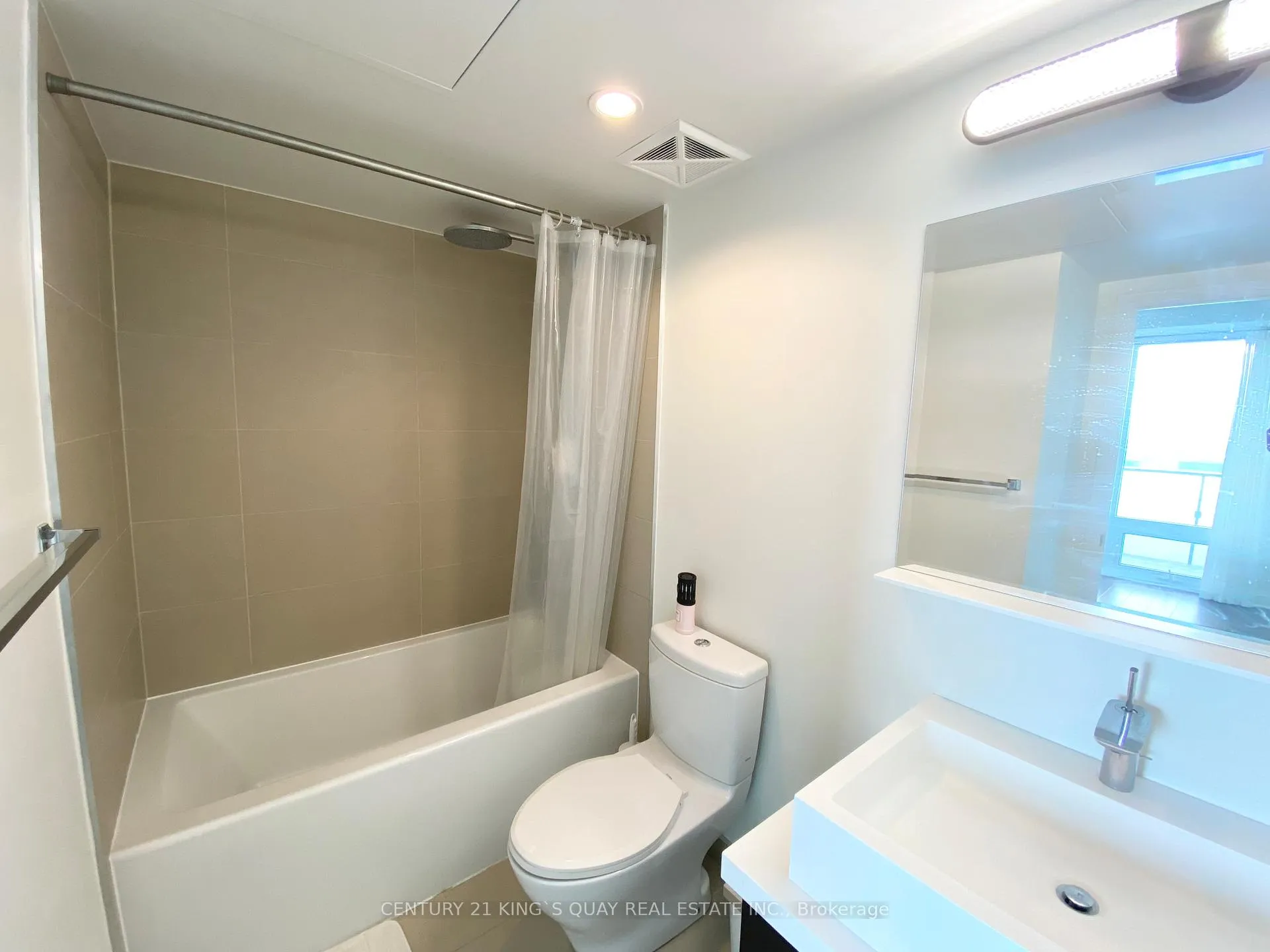 Photo 10 of Unit 3704, 1080 Bay Street, Toronto, Bay Street Corridor — HOMEH