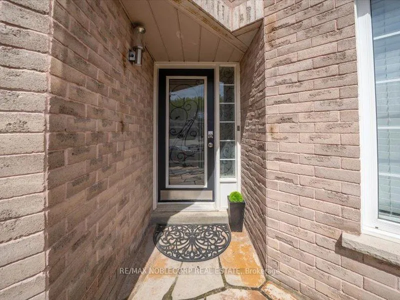 Photo 3 of 66 Stoneybrook Crescent, Barrie, Ardagh — HOMEH