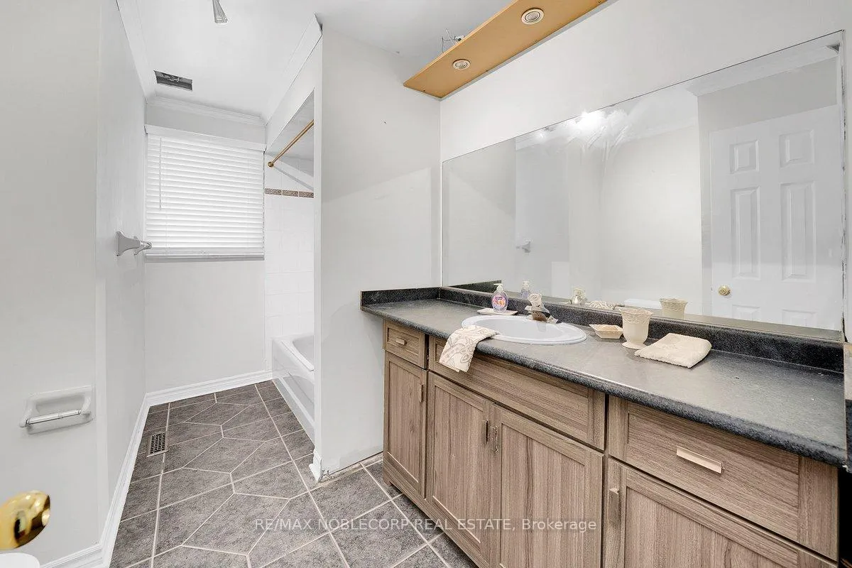 Photo 31 of 66 Stoneybrook Crescent, Barrie, Ardagh — HOMEH