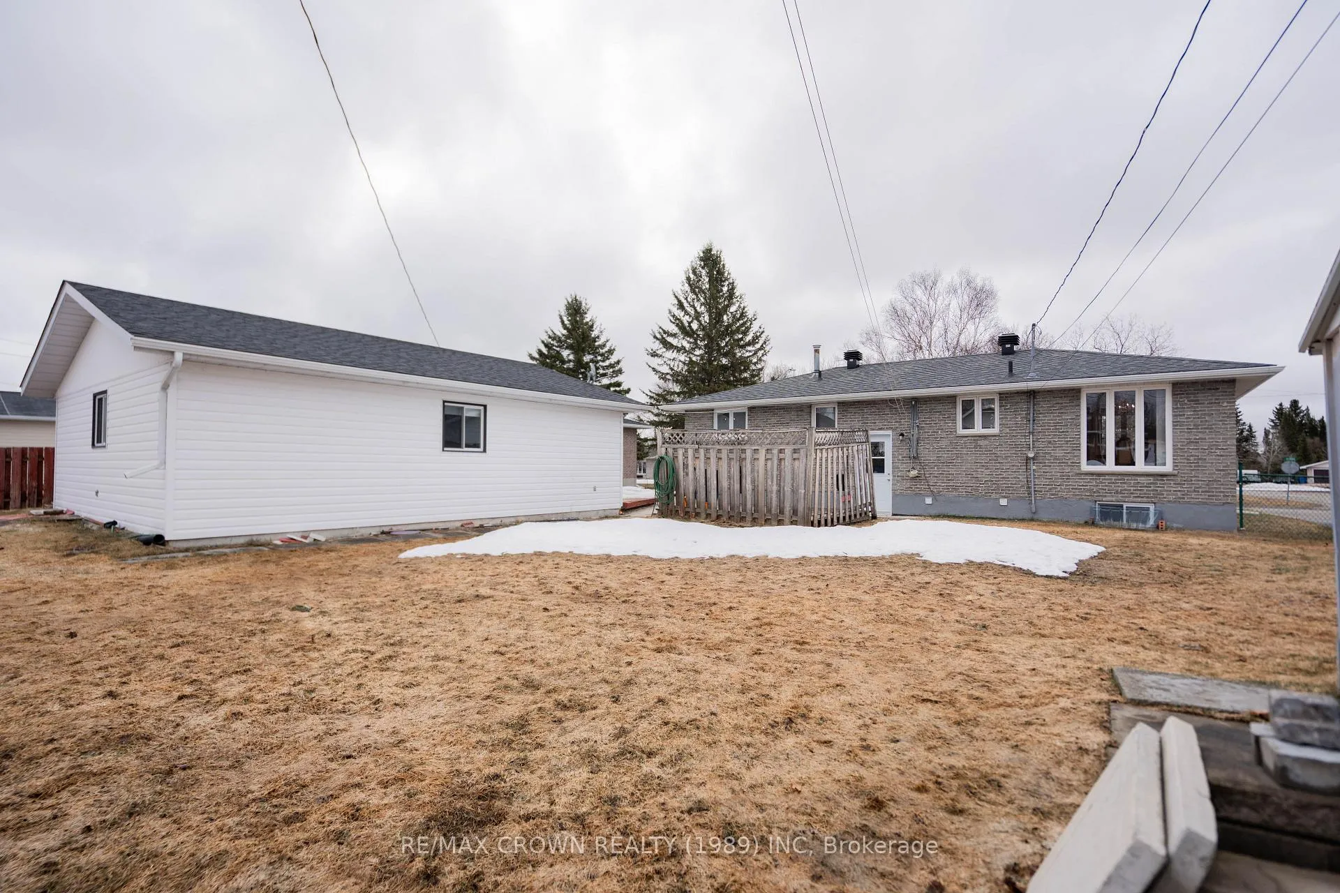 Photo 4 of 21 Clark Street, Kapuskasing — HOMEH