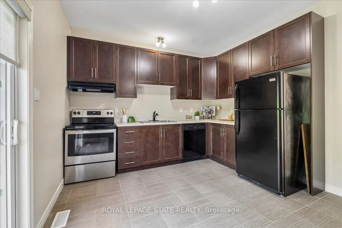 Photo 18 of Unit 25, 11 Stockbridge Gardens, Hamilton, Stoney Creek Mountain — HOMEH