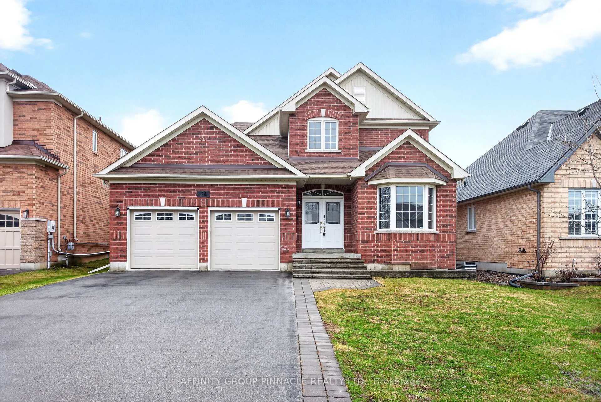 Photo 2 of 31 Ellis Crescent, Kawartha Lakes, Lindsay — HOMEH