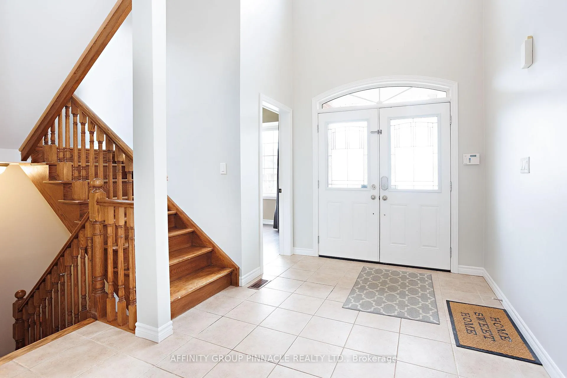 Photo 4 of 31 Ellis Crescent, Kawartha Lakes, Lindsay — HOMEH