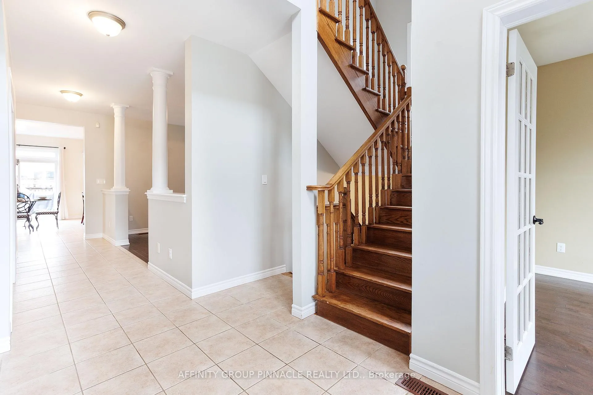 Photo 7 of 31 Ellis Crescent, Kawartha Lakes, Lindsay — HOMEH