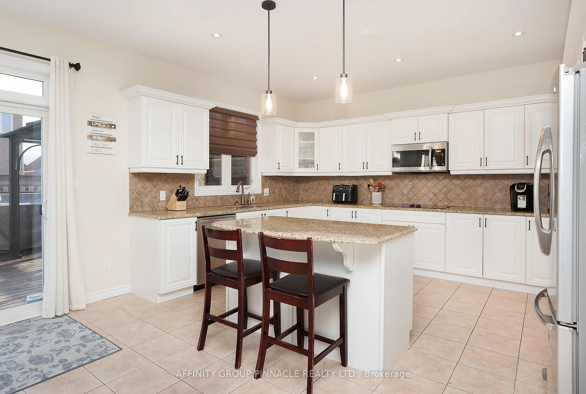 Photo 11 of 31 Ellis Crescent, Kawartha Lakes, Lindsay — HOMEH