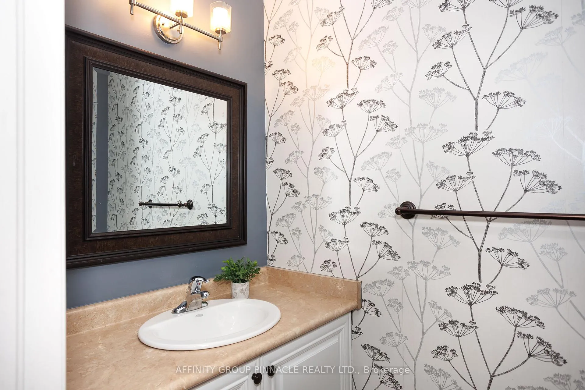 Photo 18 of 31 Ellis Crescent, Kawartha Lakes, Lindsay — HOMEH