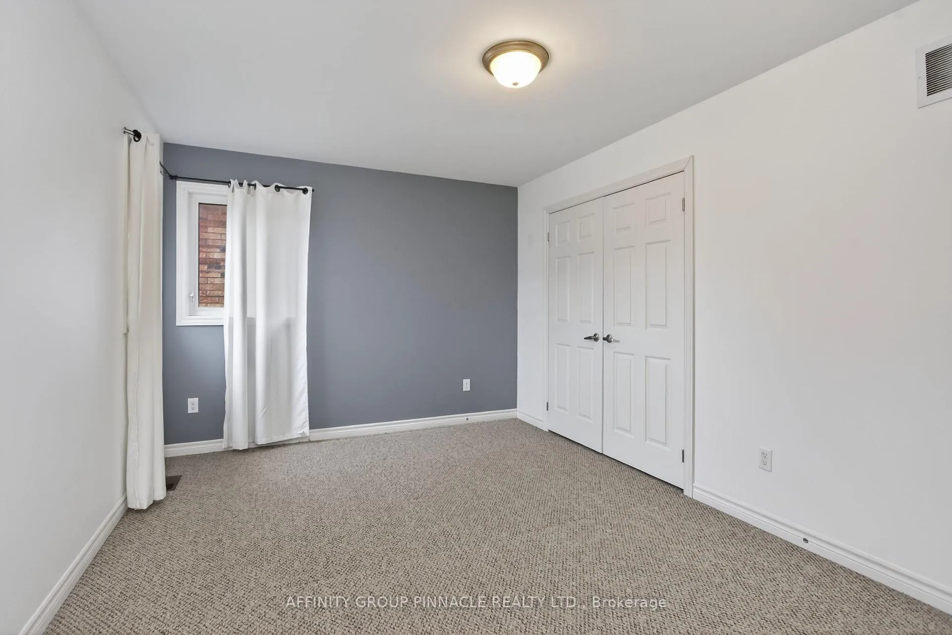 Photo 30 of 31 Ellis Crescent, Kawartha Lakes, Lindsay — HOMEH