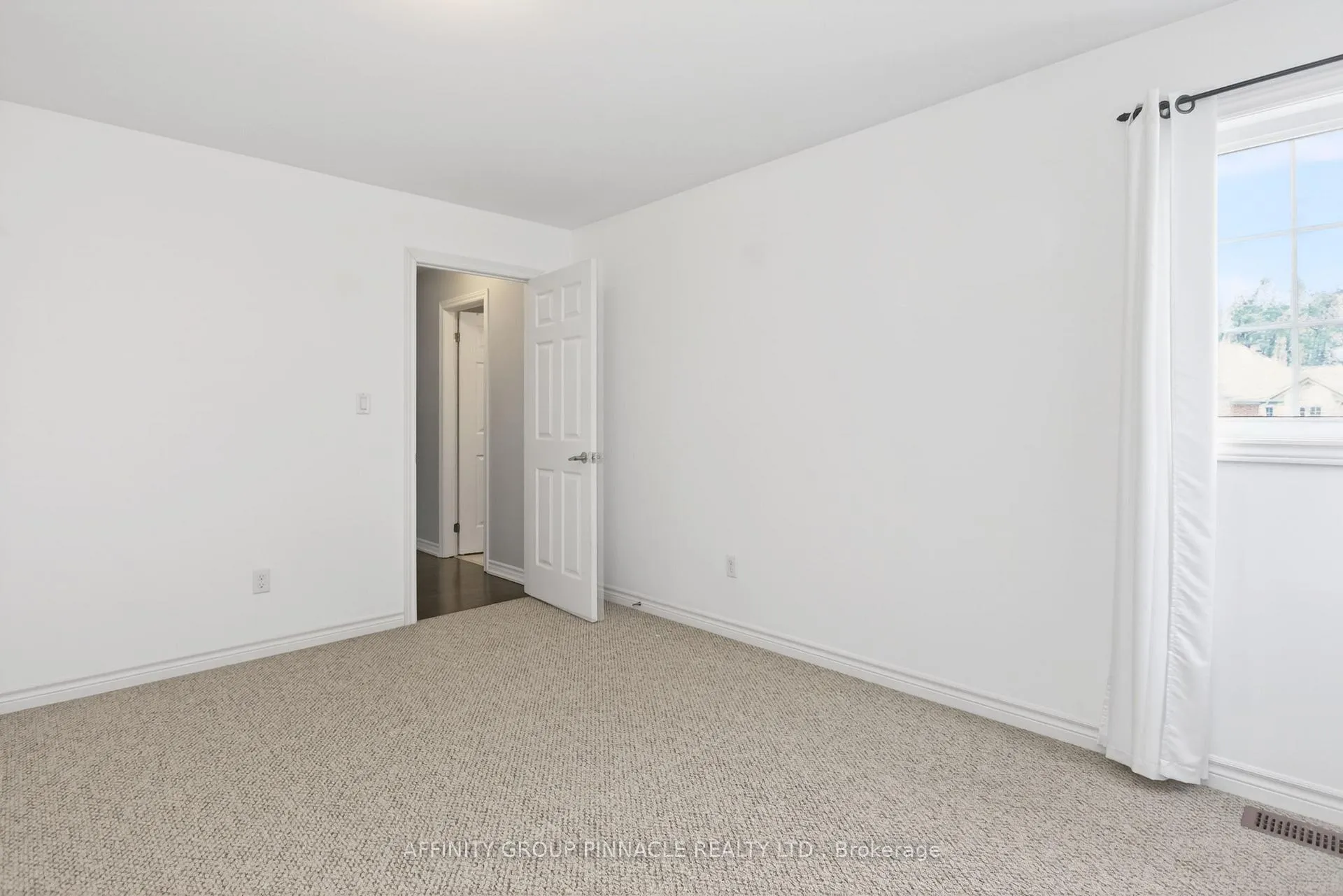 Photo 31 of 31 Ellis Crescent, Kawartha Lakes, Lindsay — HOMEH