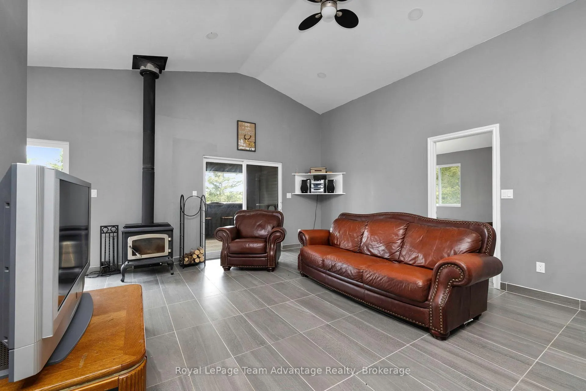 Photo 7 of 11 Nickles Cove Road, Whitestone, Dunchurch — HOMEH