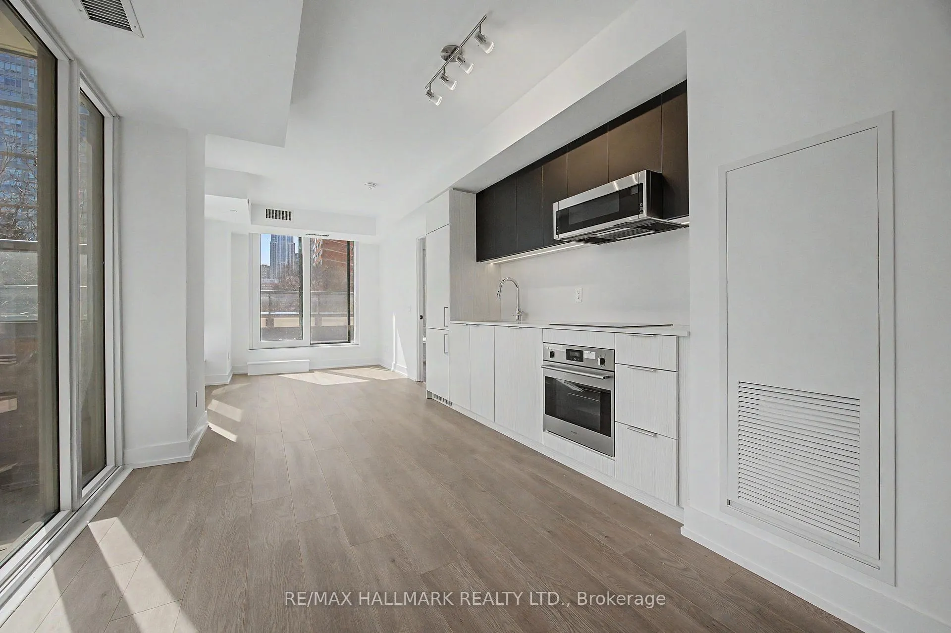 Photo 2 of Unit 403, 308 Jarvis Street, Toronto, Church-Yonge Corridor — HOMEH