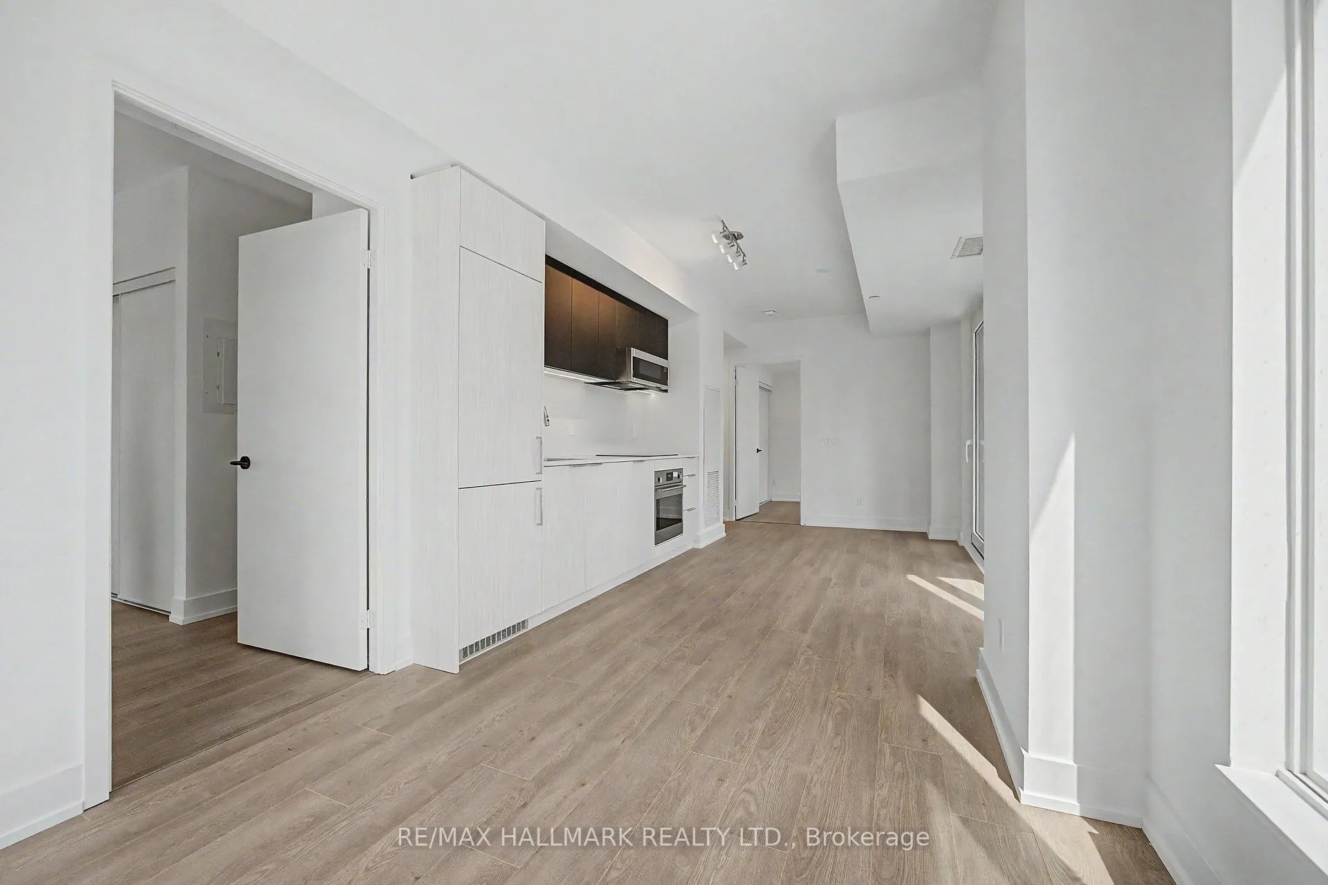Photo 4 of Unit 403, 308 Jarvis Street, Toronto, Church-Yonge Corridor — HOMEH
