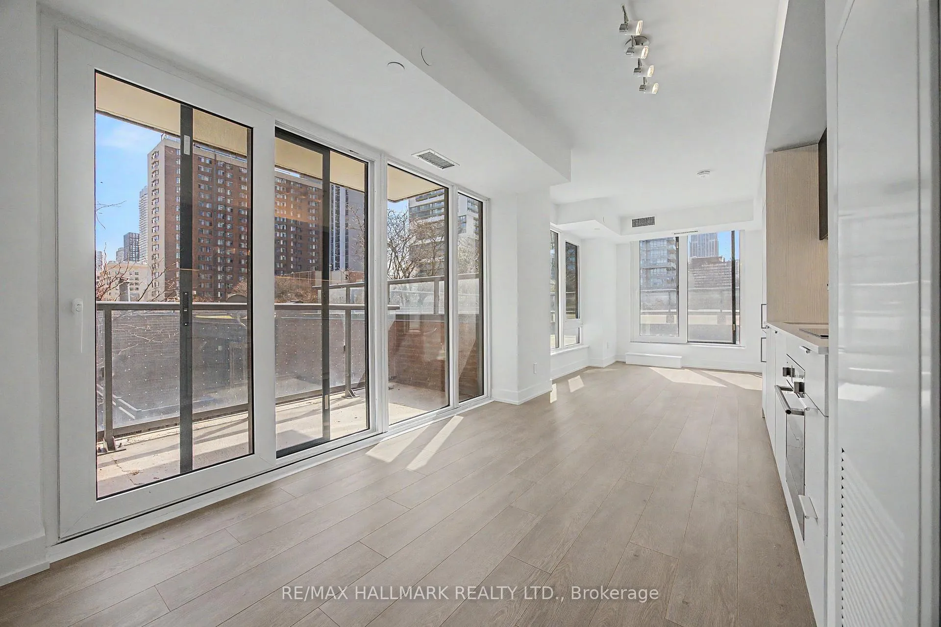 Photo 6 of Unit 403, 308 Jarvis Street, Toronto, Church-Yonge Corridor — HOMEH