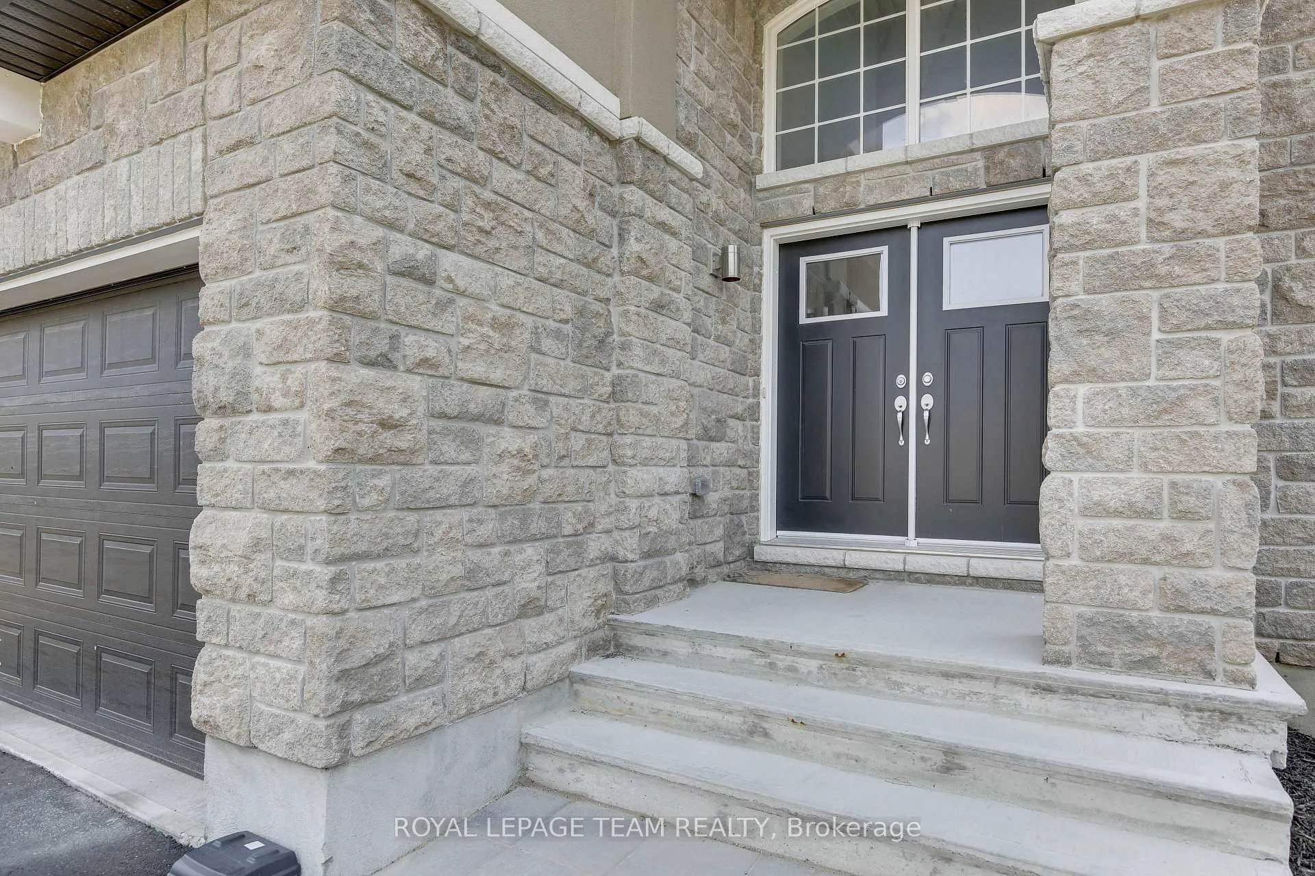 Photo 2 of 389 Andalusian Crescent, Ottawa, Kanata - Emerald Meadows/Trailwest — HOMEH