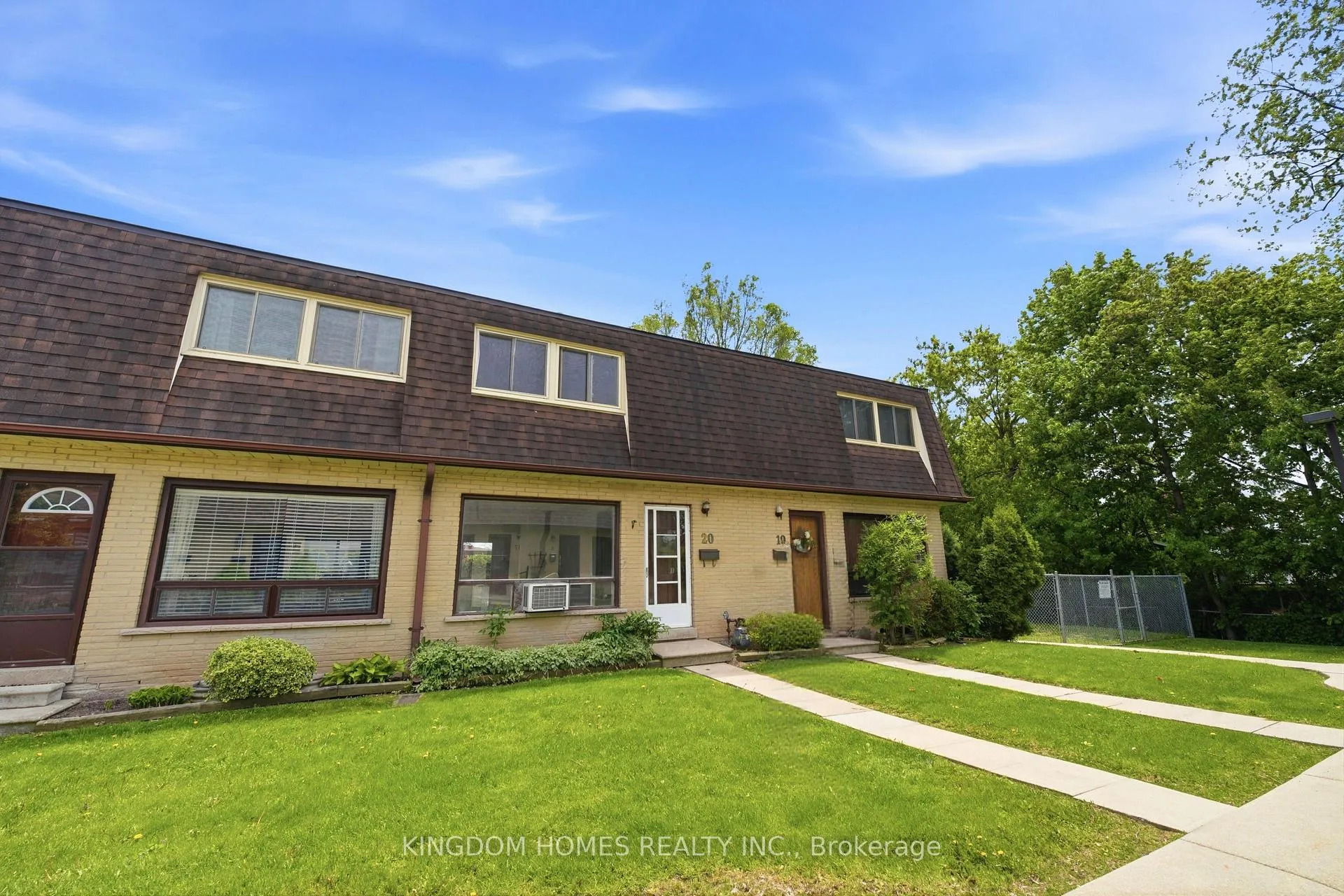 Photo 2 of Unit 20, 20 Mountainview Road S, Halton Hills, Georgetown — HOMEH