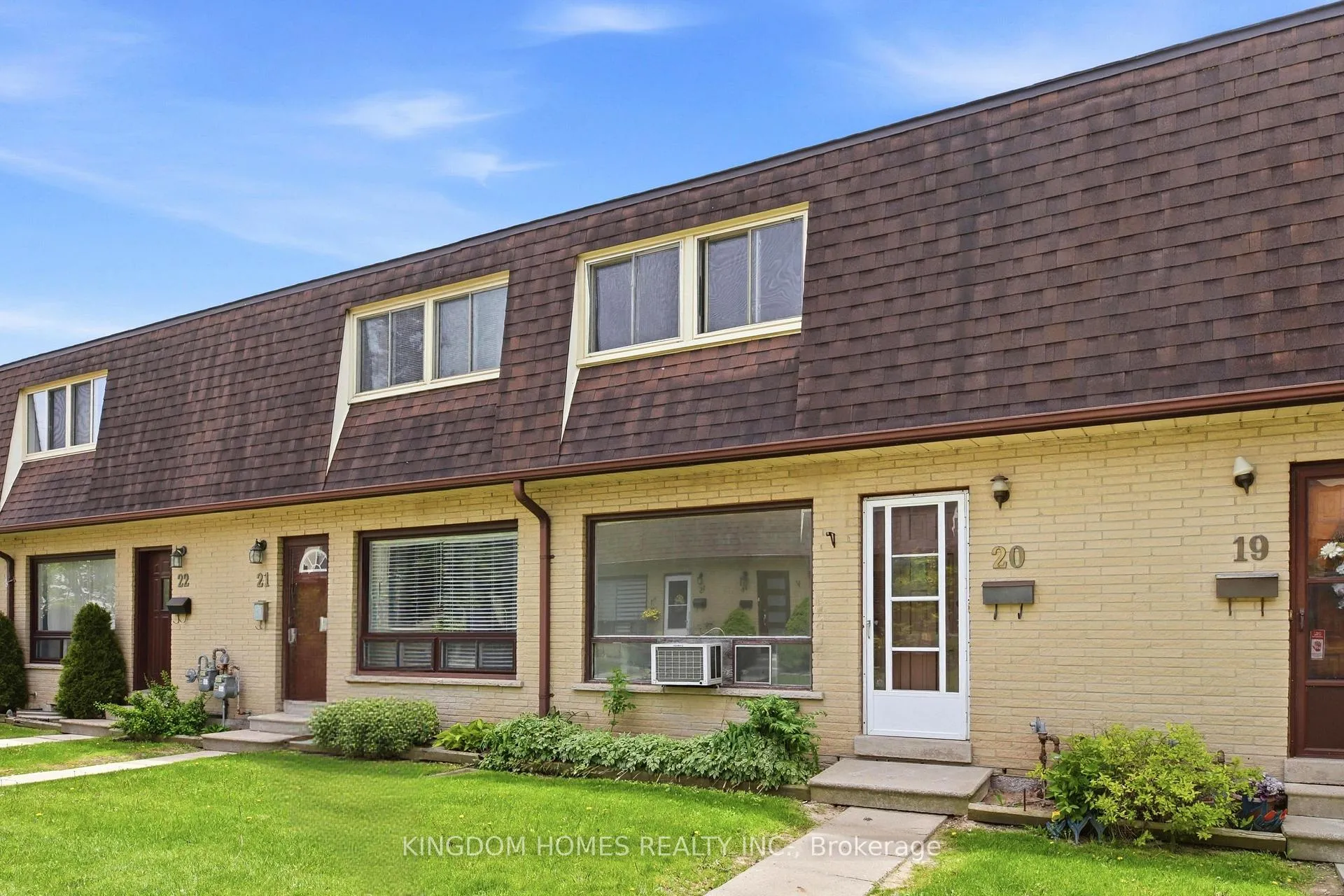 Photo 3 of Unit 20, 20 Mountainview Road S, Halton Hills, Georgetown — HOMEH