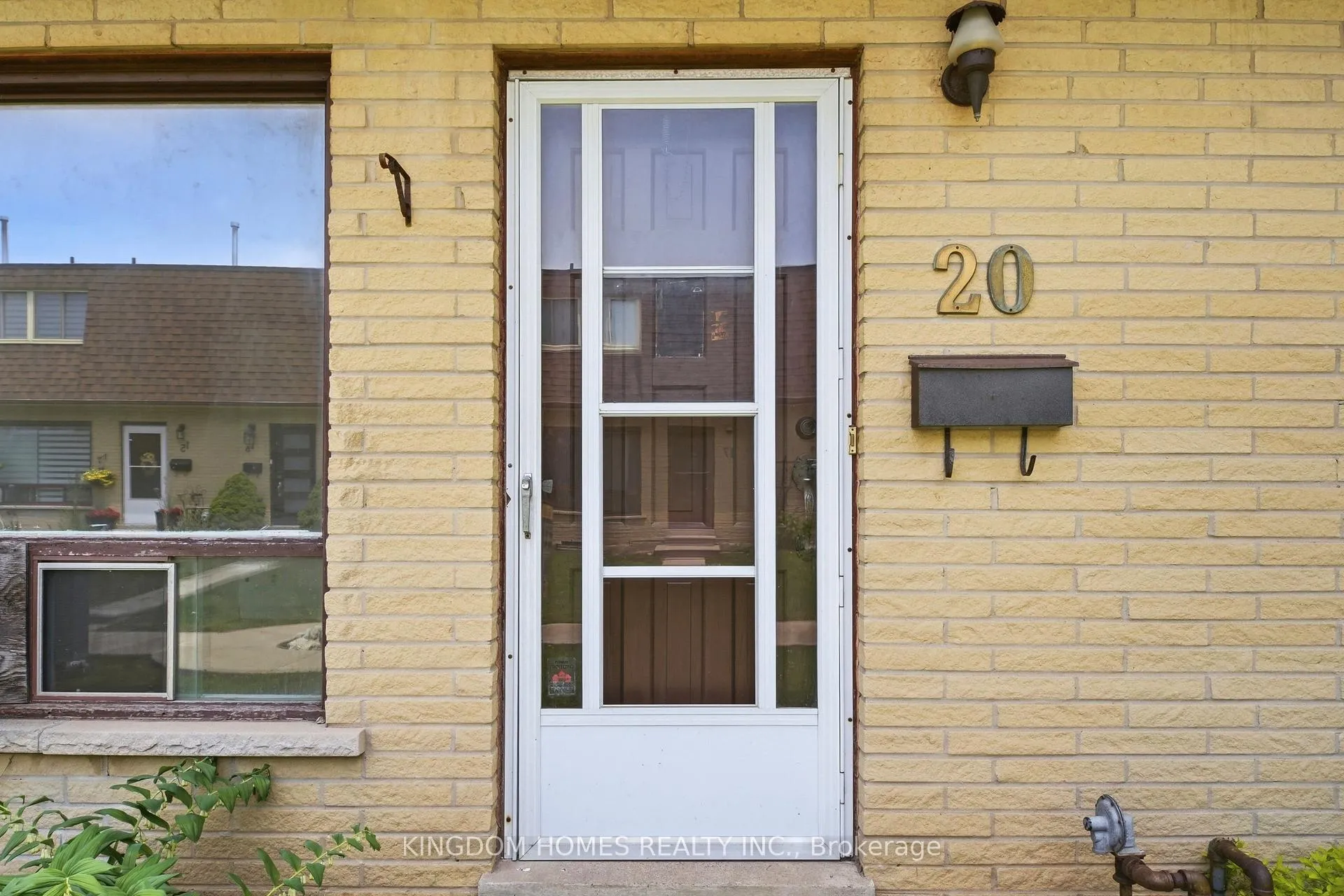 Photo 4 of Unit 20, 20 Mountainview Road S, Halton Hills, Georgetown — HOMEH