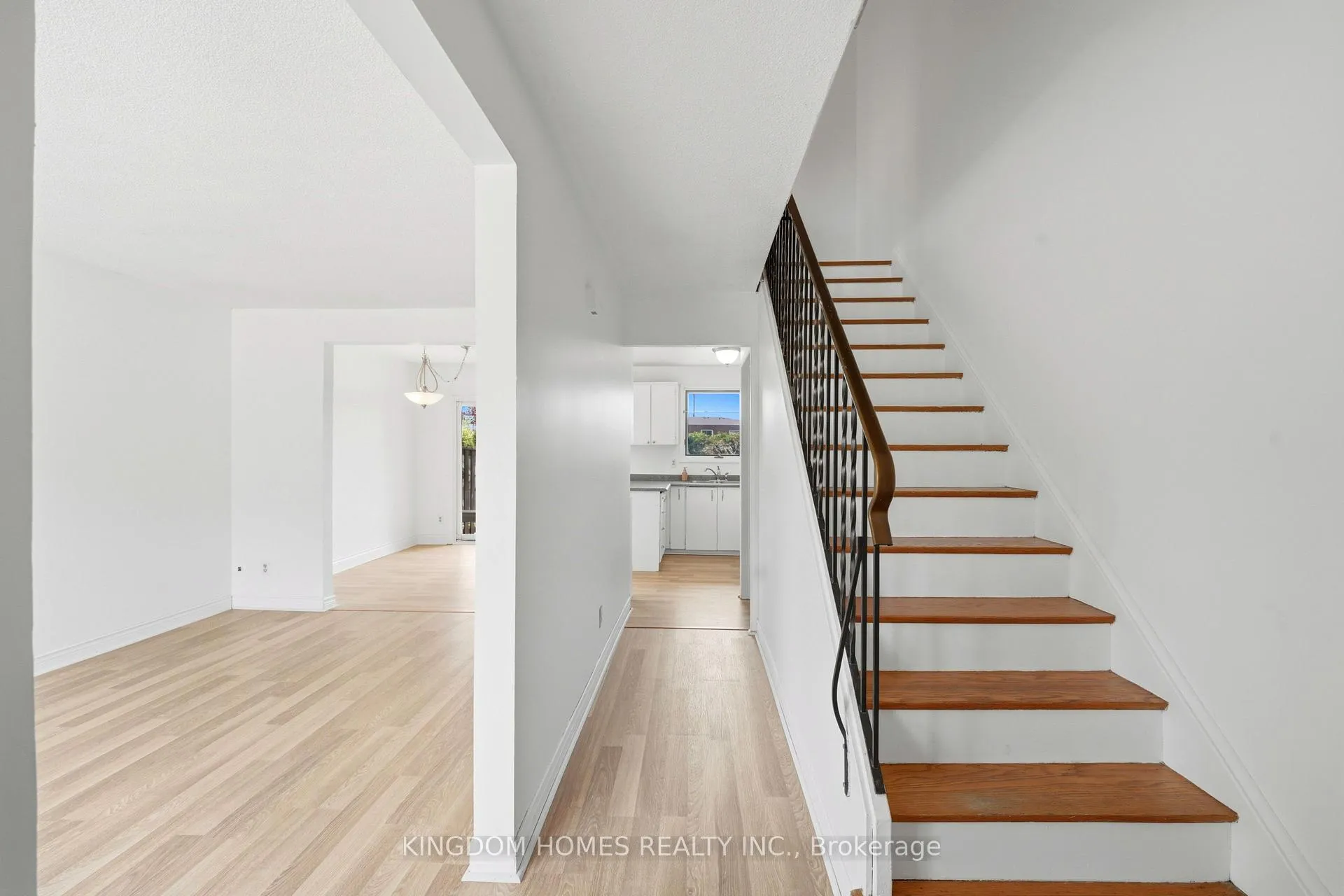 Photo 7 of Unit 20, 20 Mountainview Road S, Halton Hills, Georgetown — HOMEH
