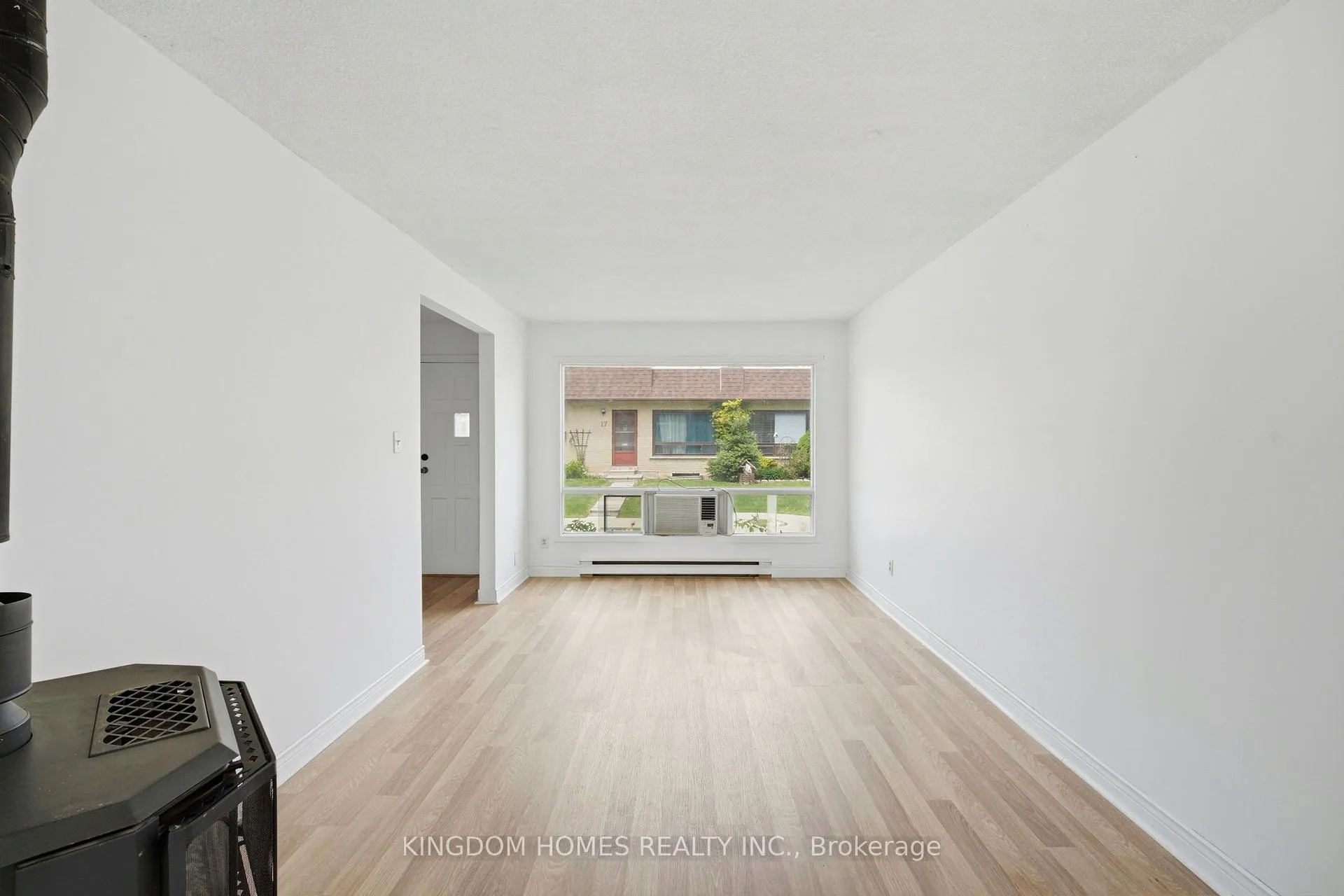Photo 8 of Unit 20, 20 Mountainview Road S, Halton Hills, Georgetown — HOMEH
