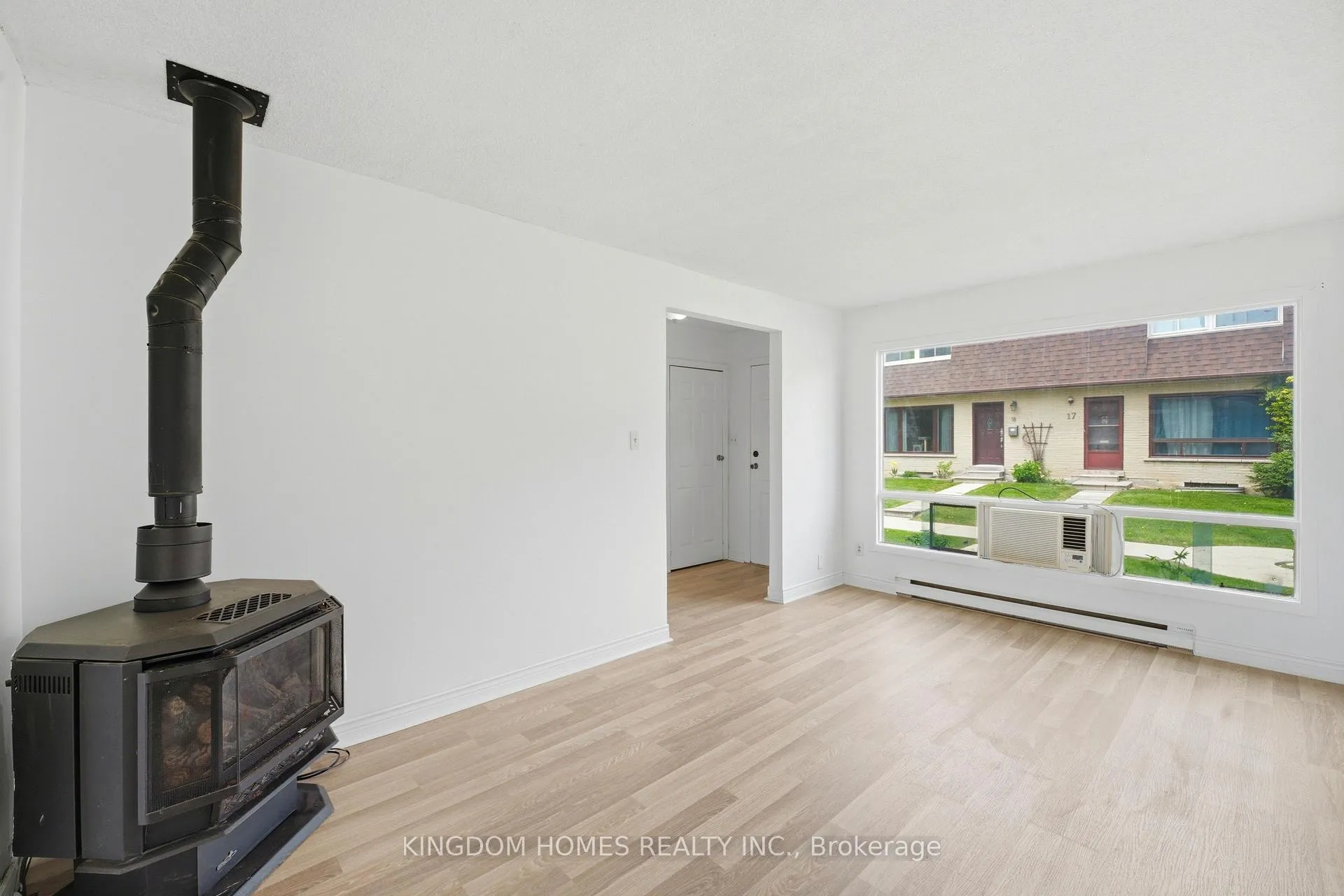Photo 9 of Unit 20, 20 Mountainview Road S, Halton Hills, Georgetown — HOMEH