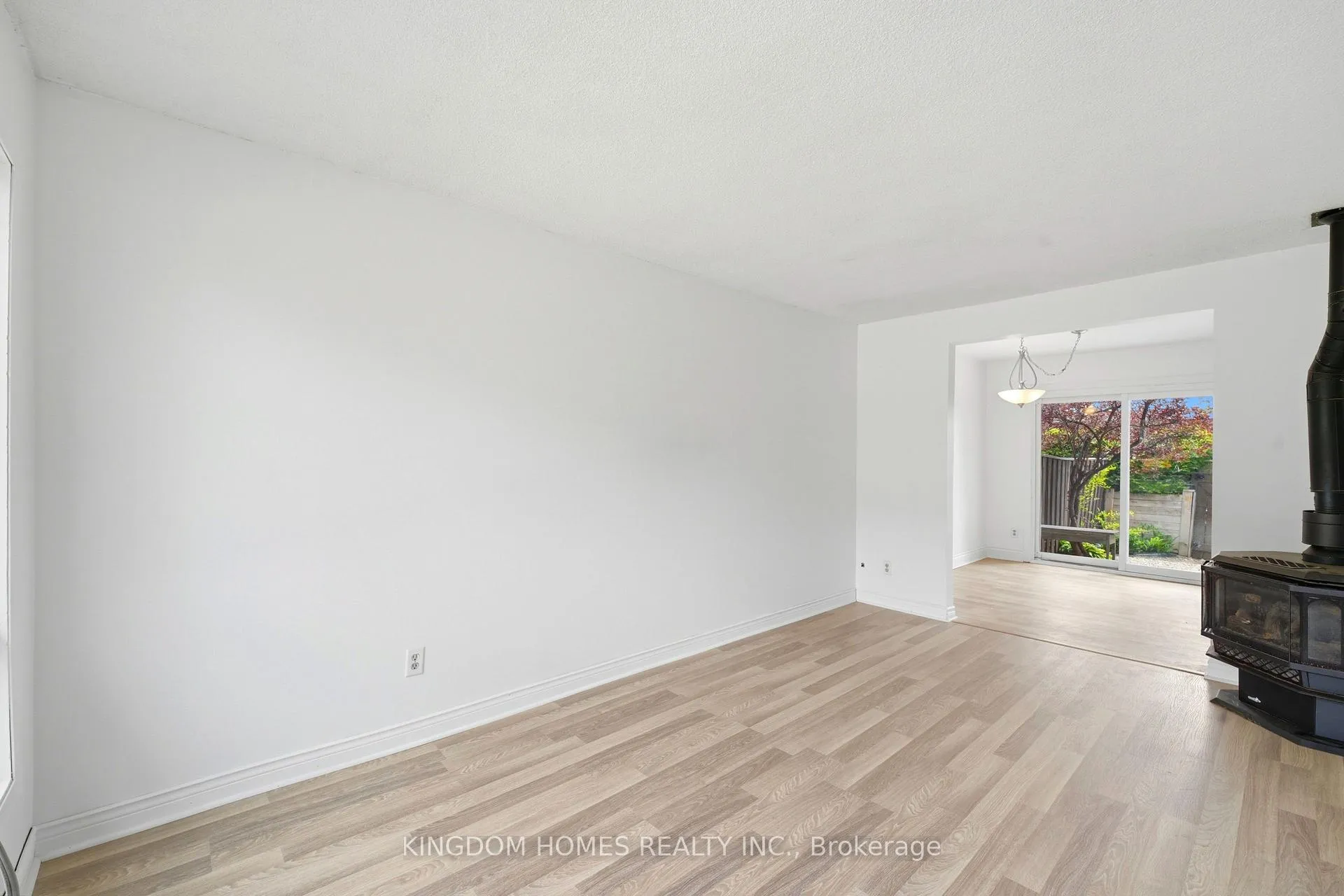 Photo 11 of Unit 20, 20 Mountainview Road S, Halton Hills, Georgetown — HOMEH