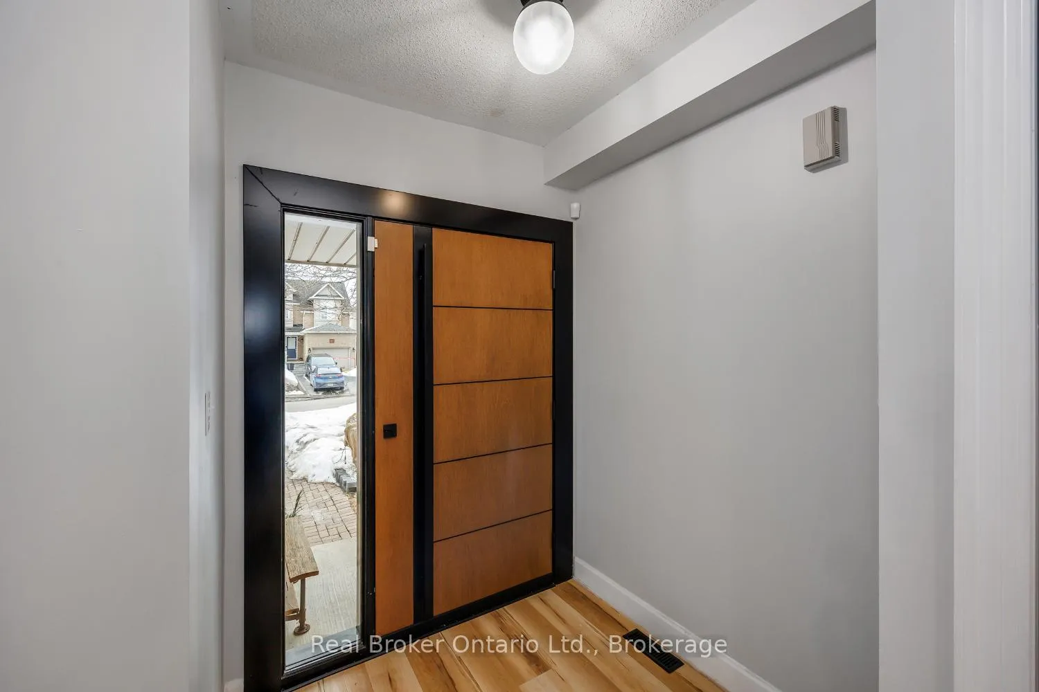 Photo 4 of 181 Madden Place, Clarington, Bowmanville — HOMEH