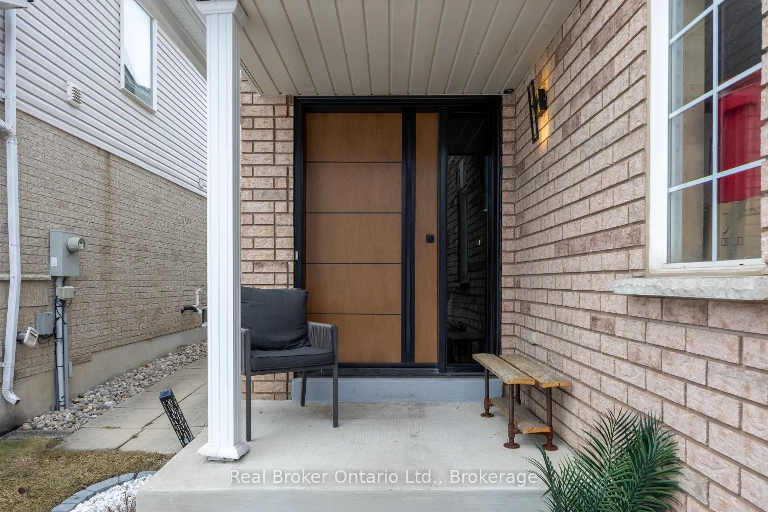 Photo 5 of 181 Madden Place, Clarington, Bowmanville — HOMEH