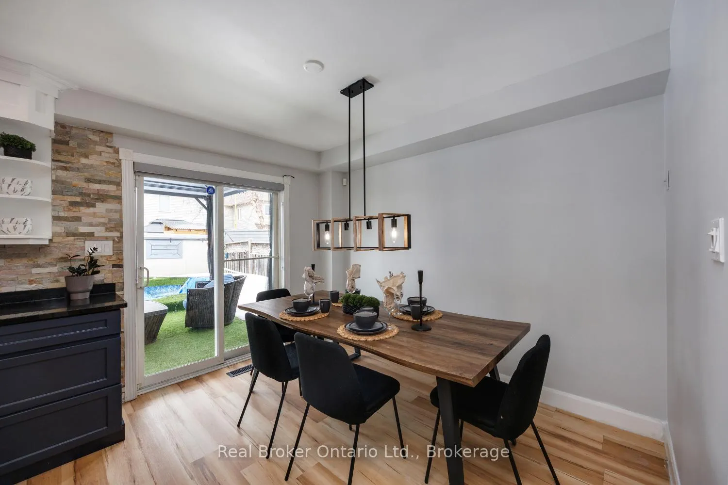 Photo 12 of 181 Madden Place, Clarington, Bowmanville — HOMEH