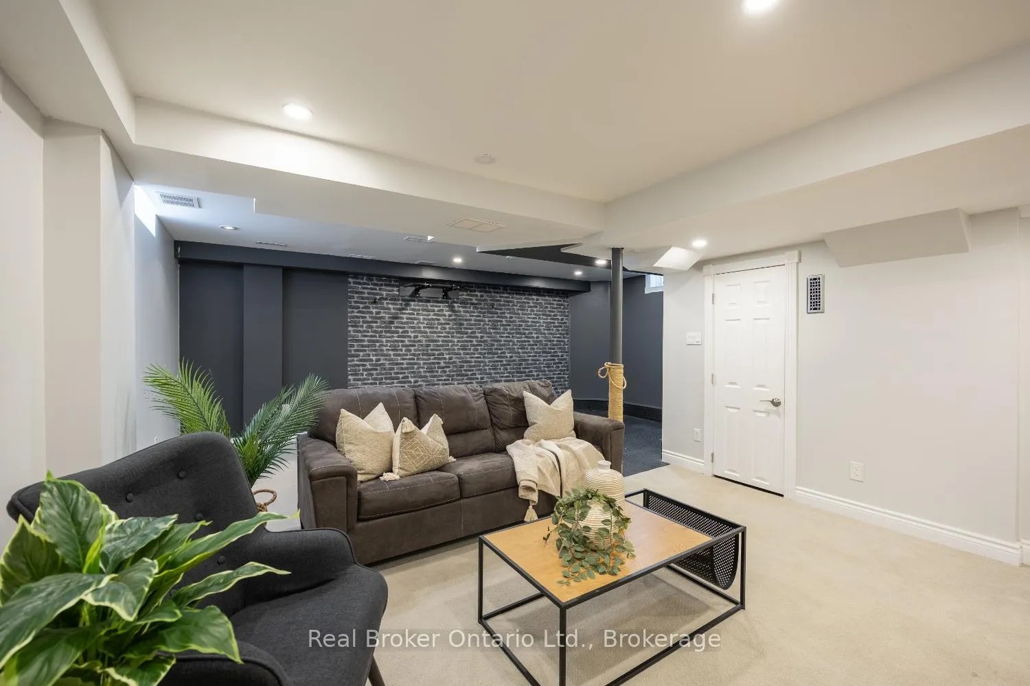Photo 33 of 181 Madden Place, Clarington, Bowmanville — HOMEH