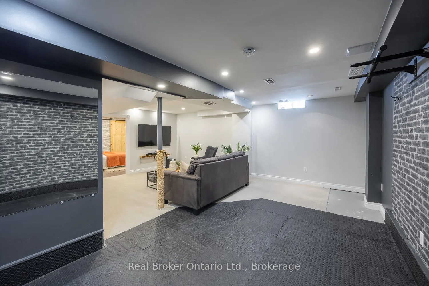 Photo 34 of 181 Madden Place, Clarington, Bowmanville — HOMEH