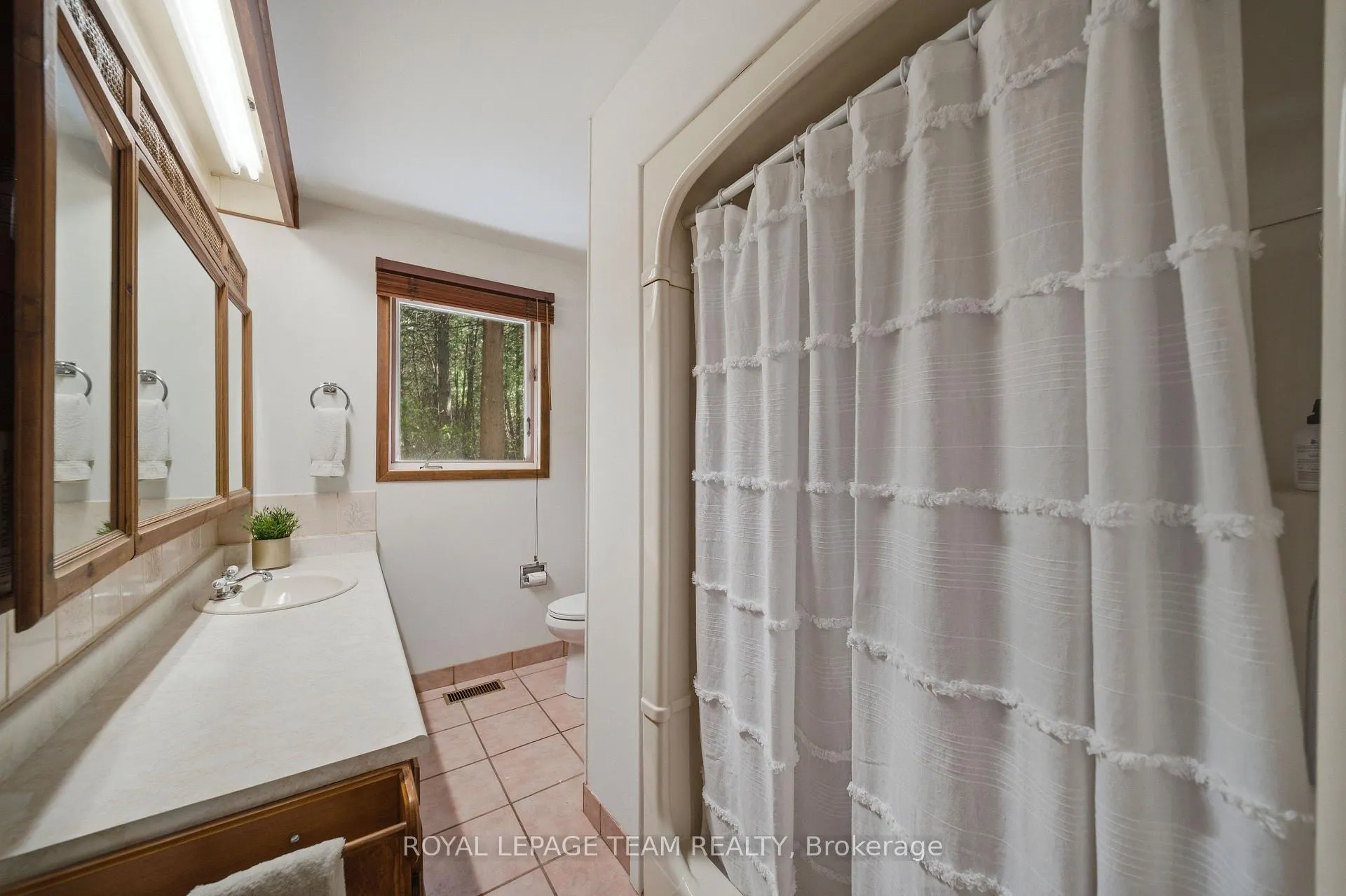 Photo 26 of 116 Deerwood Drive, Ottawa, Huntley Ward (North East) — HOMEH