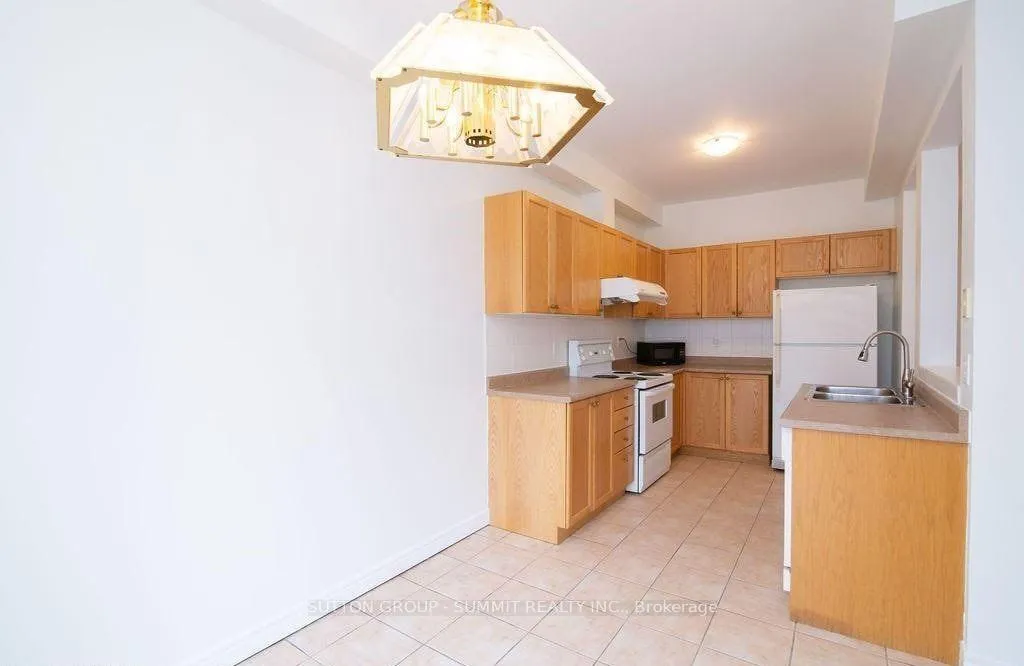 Photo 3 of Unit 10, 2229 Walker'S Line, Burlington, Rose — HOMEH